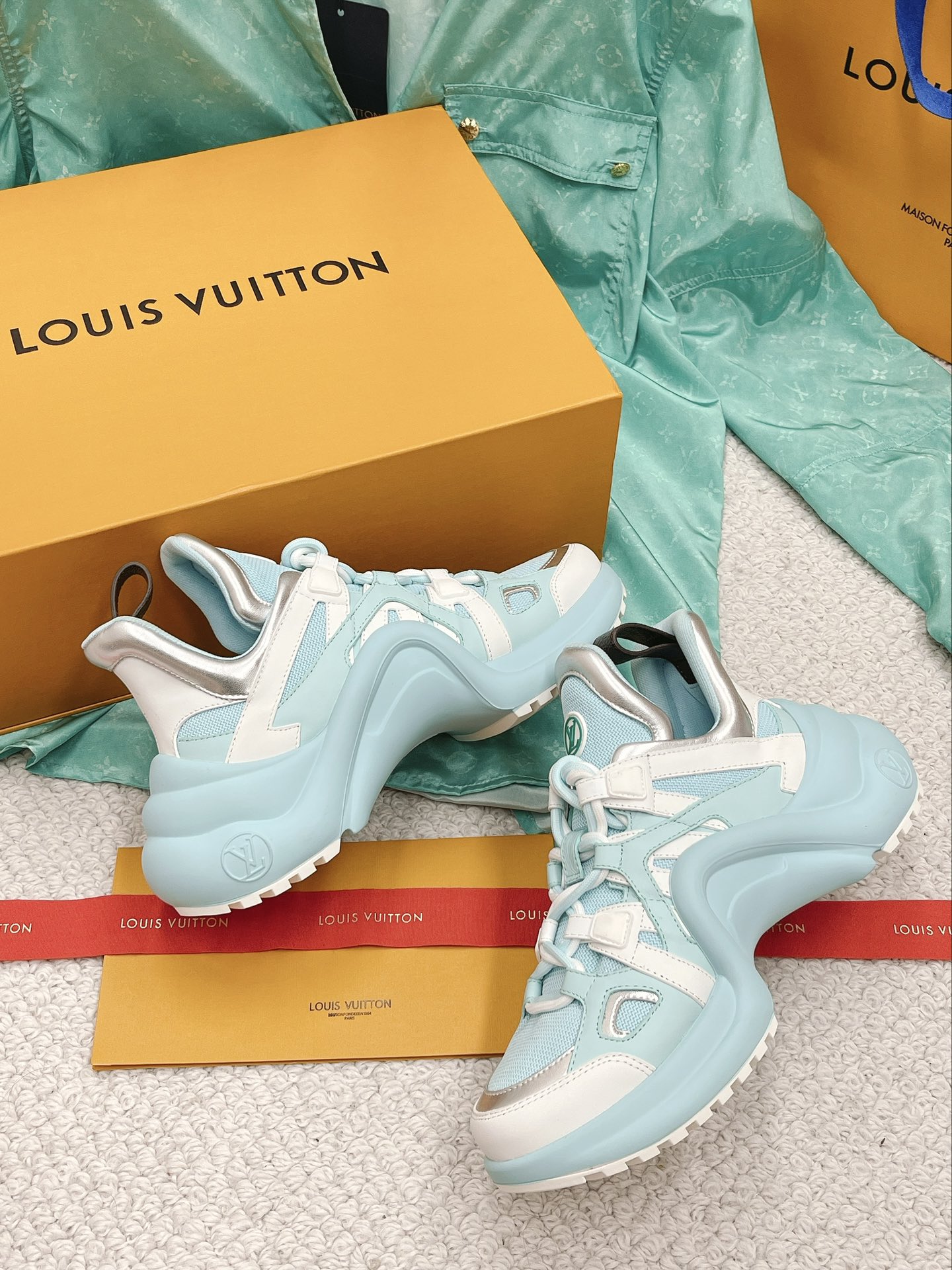 LOUIS VUITTON SNEAKERS
