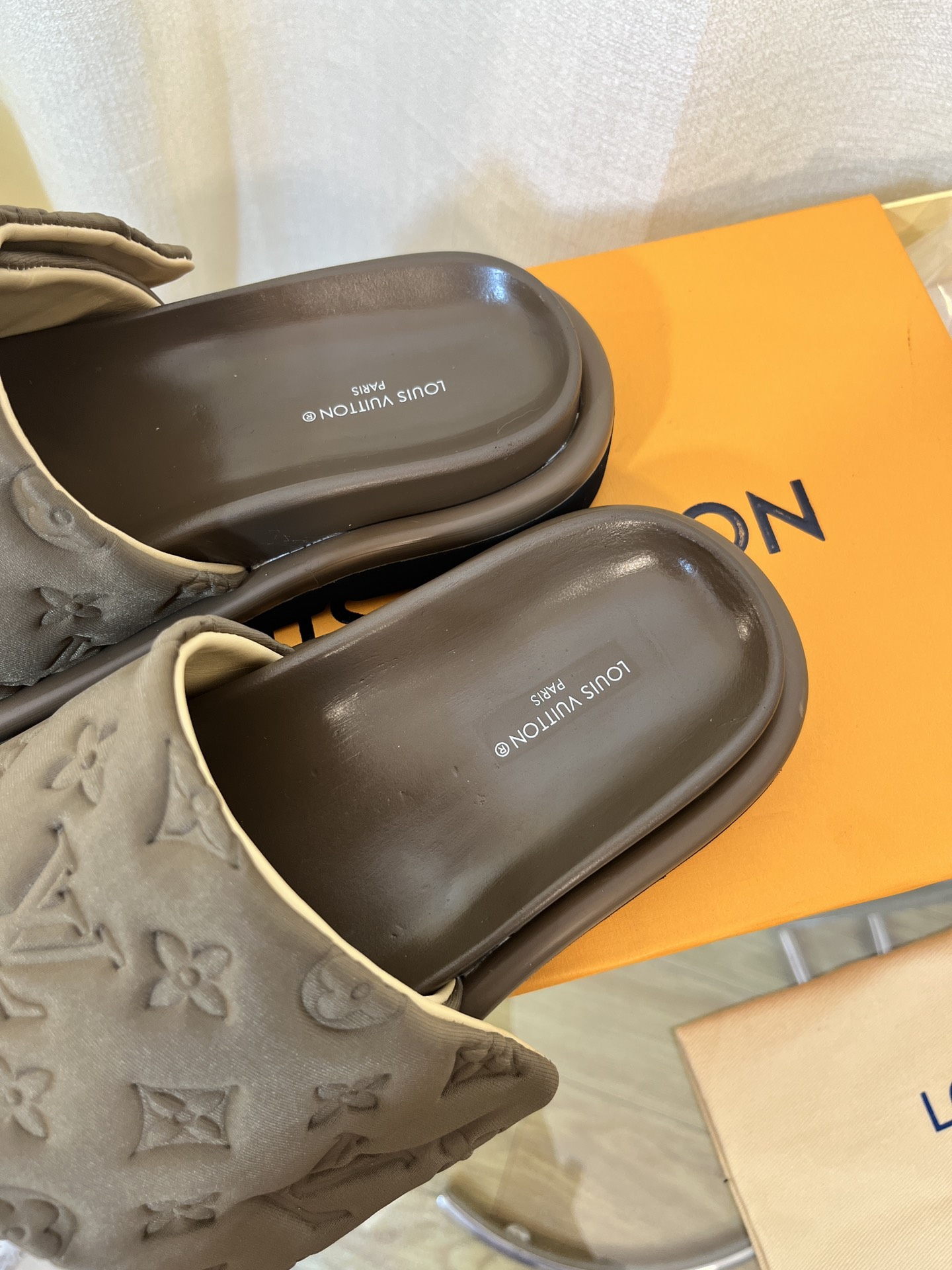 LOUIS VUITTON SLIDES