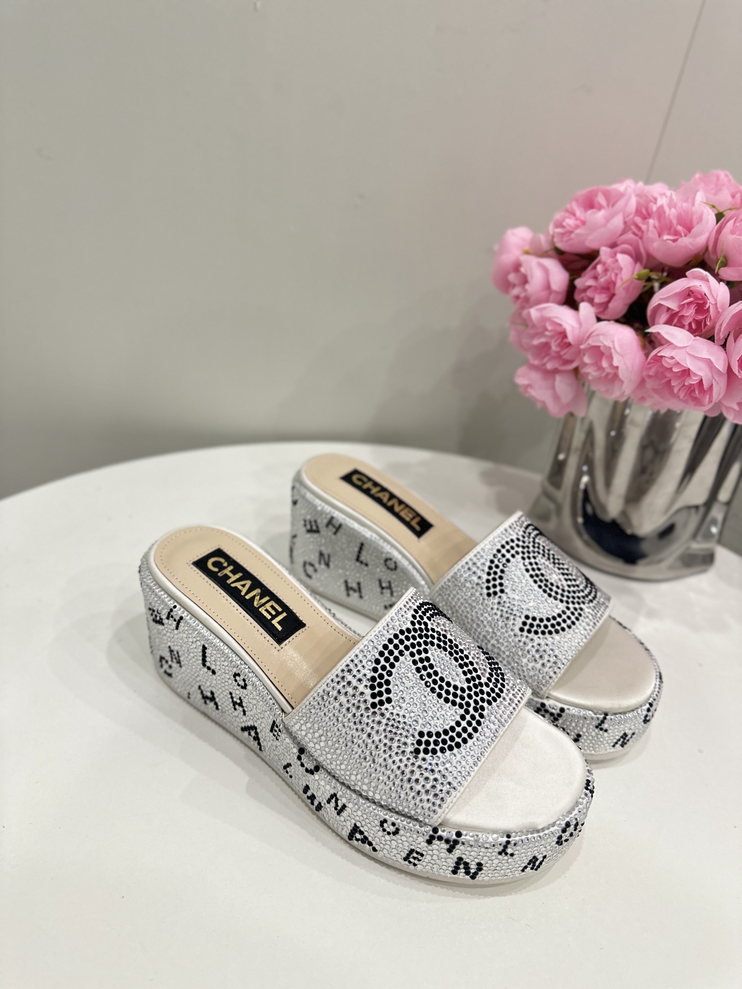CHANEL SLIDES