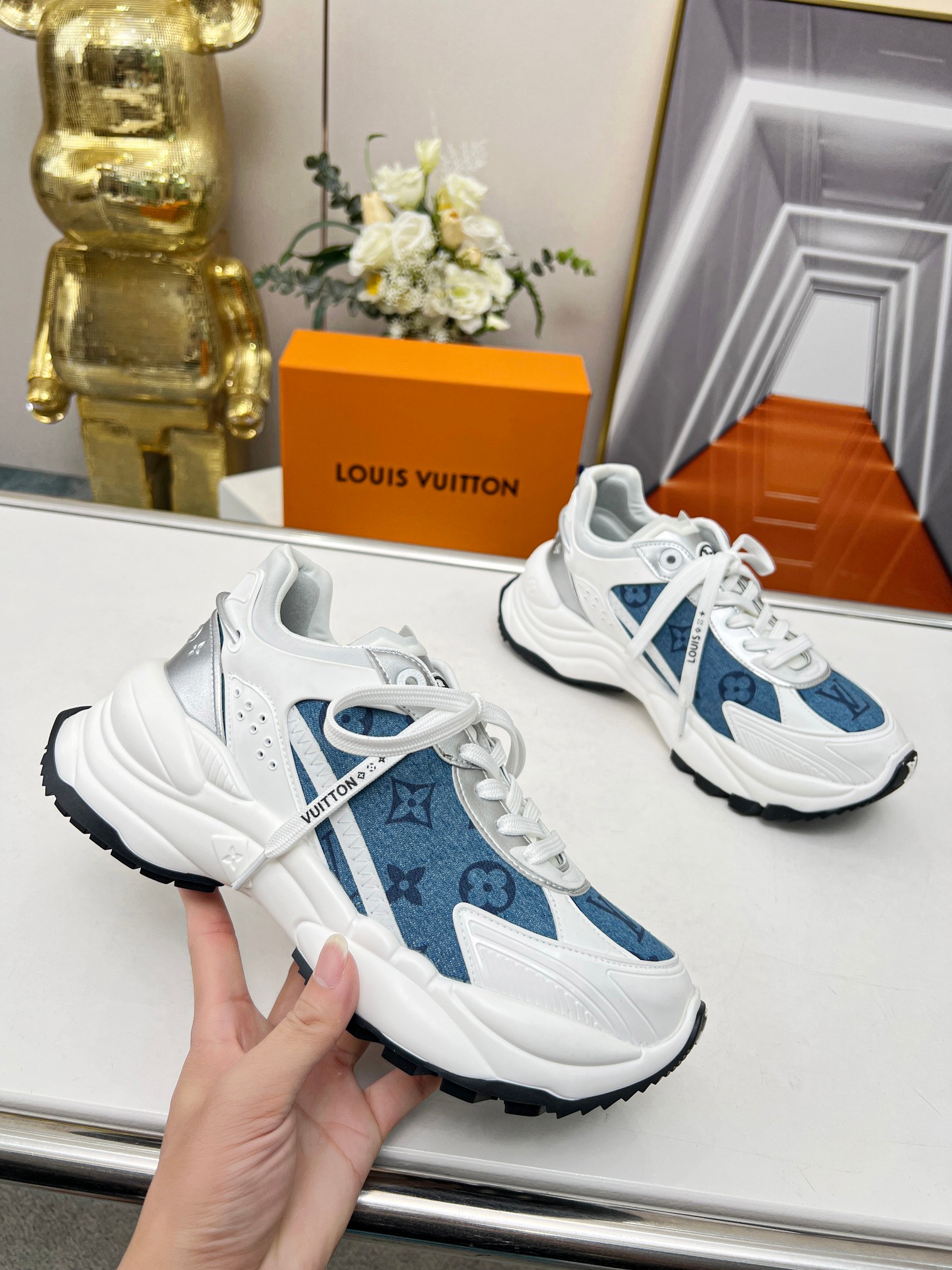LOUIS VUITTON SNEAKERS