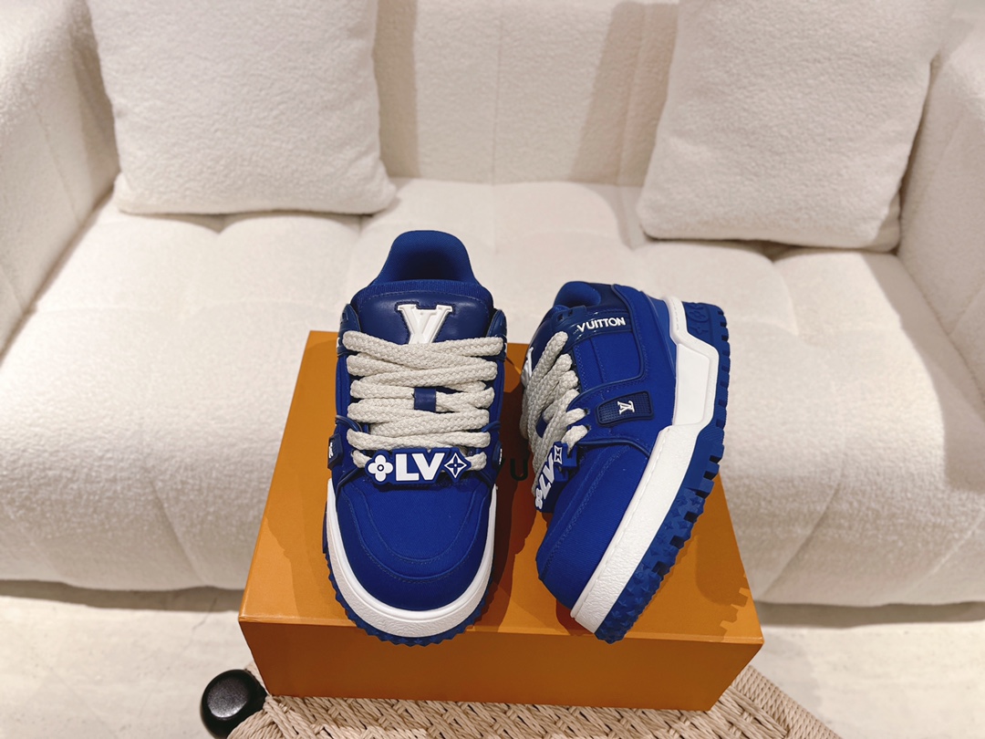 LOUIS VUITTON SNEAKERS