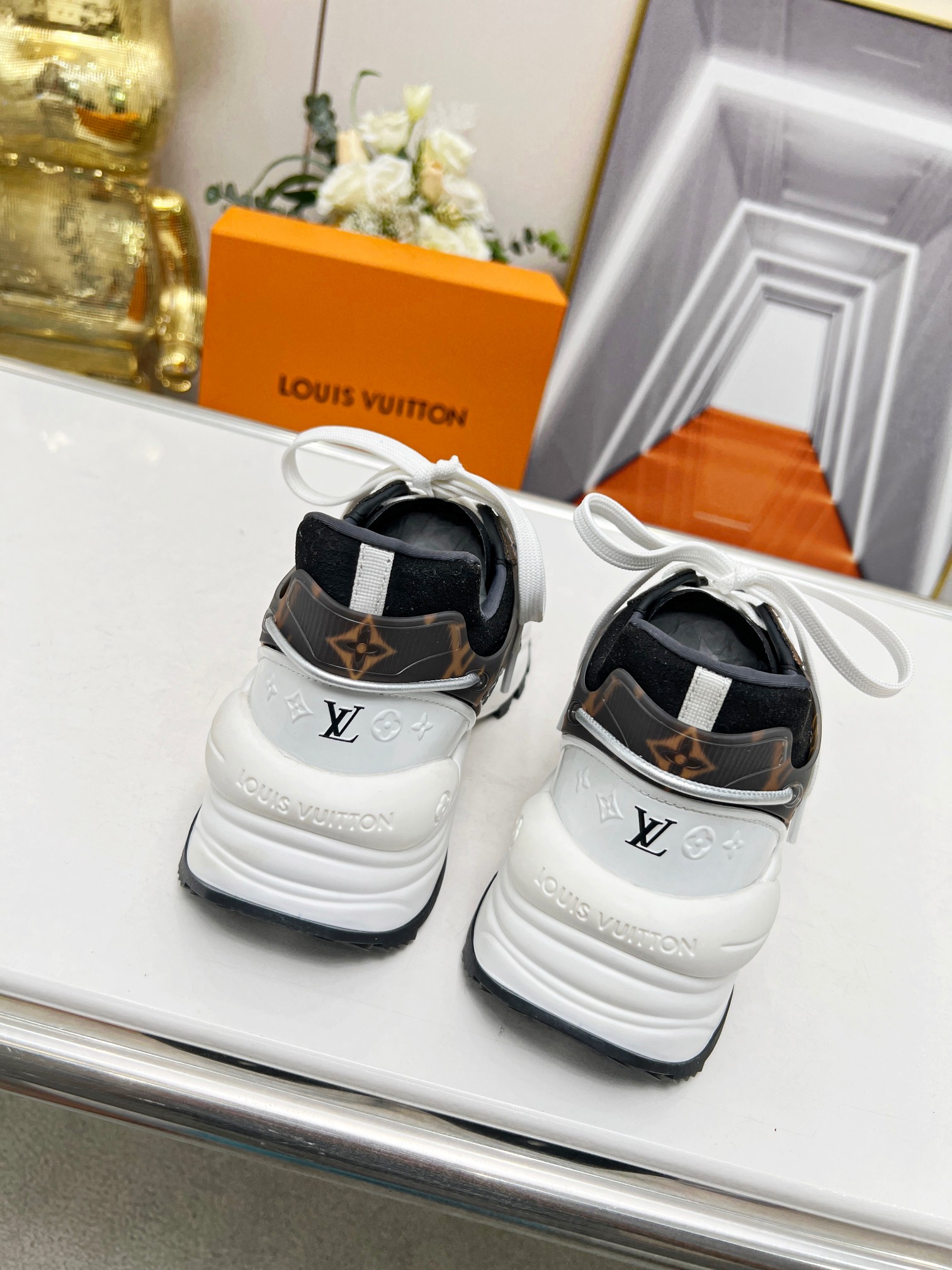 LOUIS VUITTON SNEAKERS