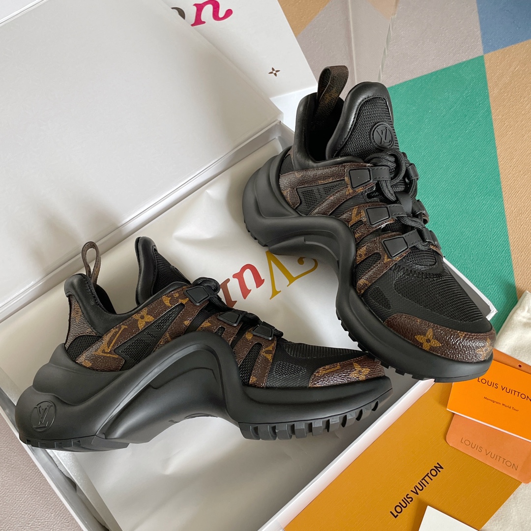 LOUIS VUITTON SNEAKERS
