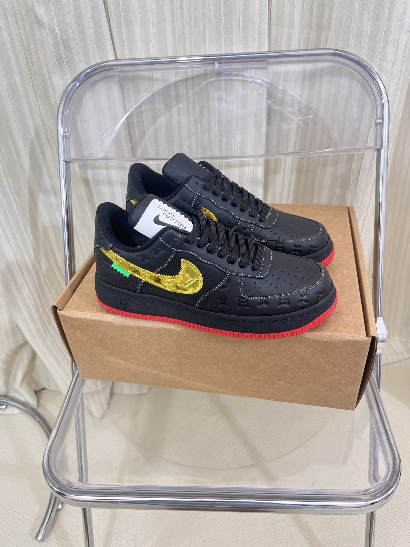 LOUIS VUITTON SNEAKERS