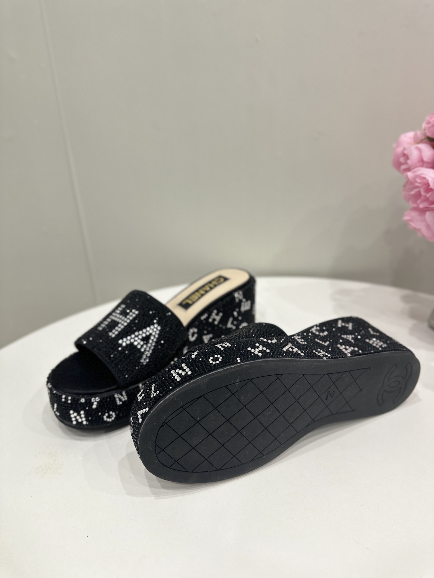 CHANEL SLIDES