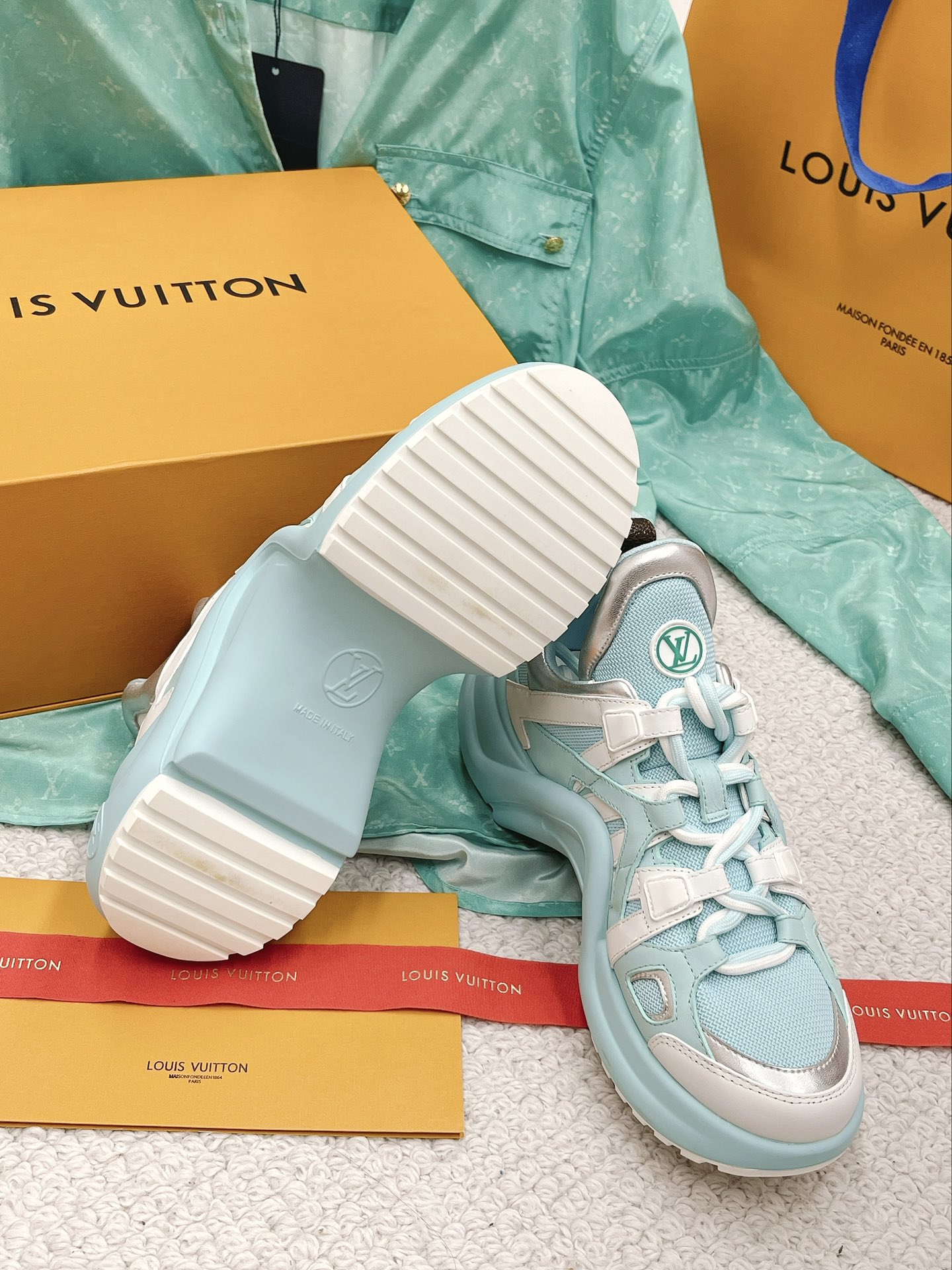 LOUIS VUITTON SNEAKERS