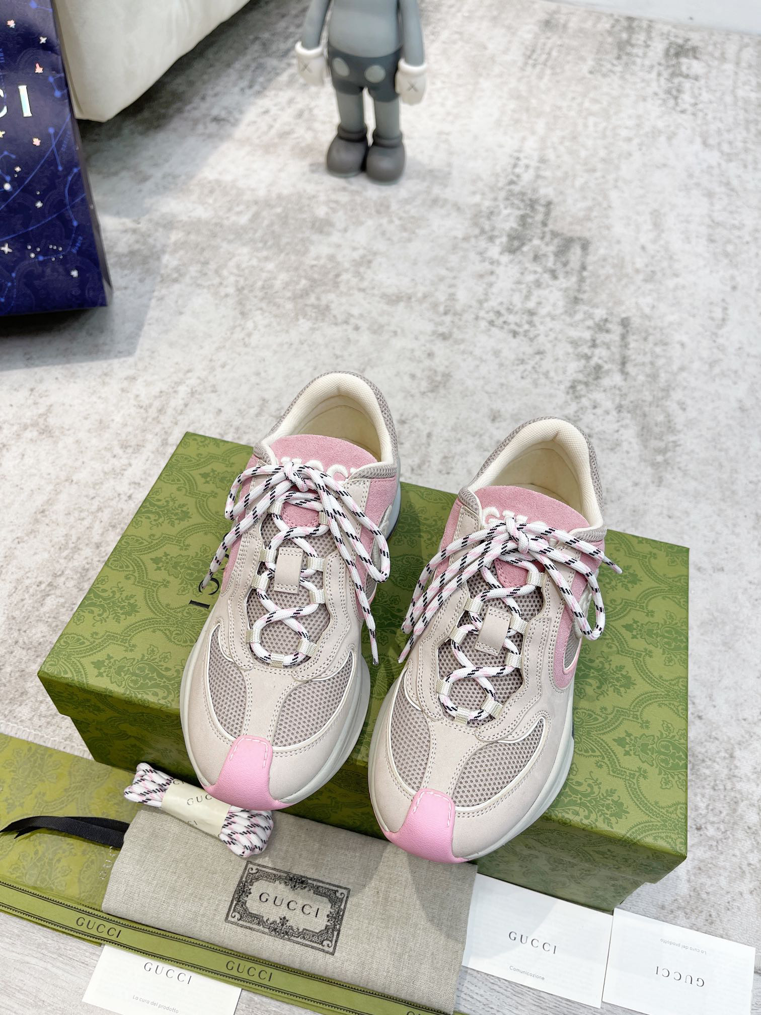 WOMEN'S GUCCI RUN SNEAKER