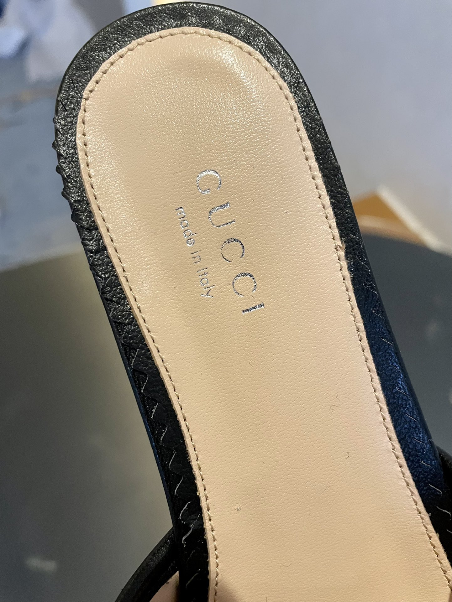 GUCCI SLIDES