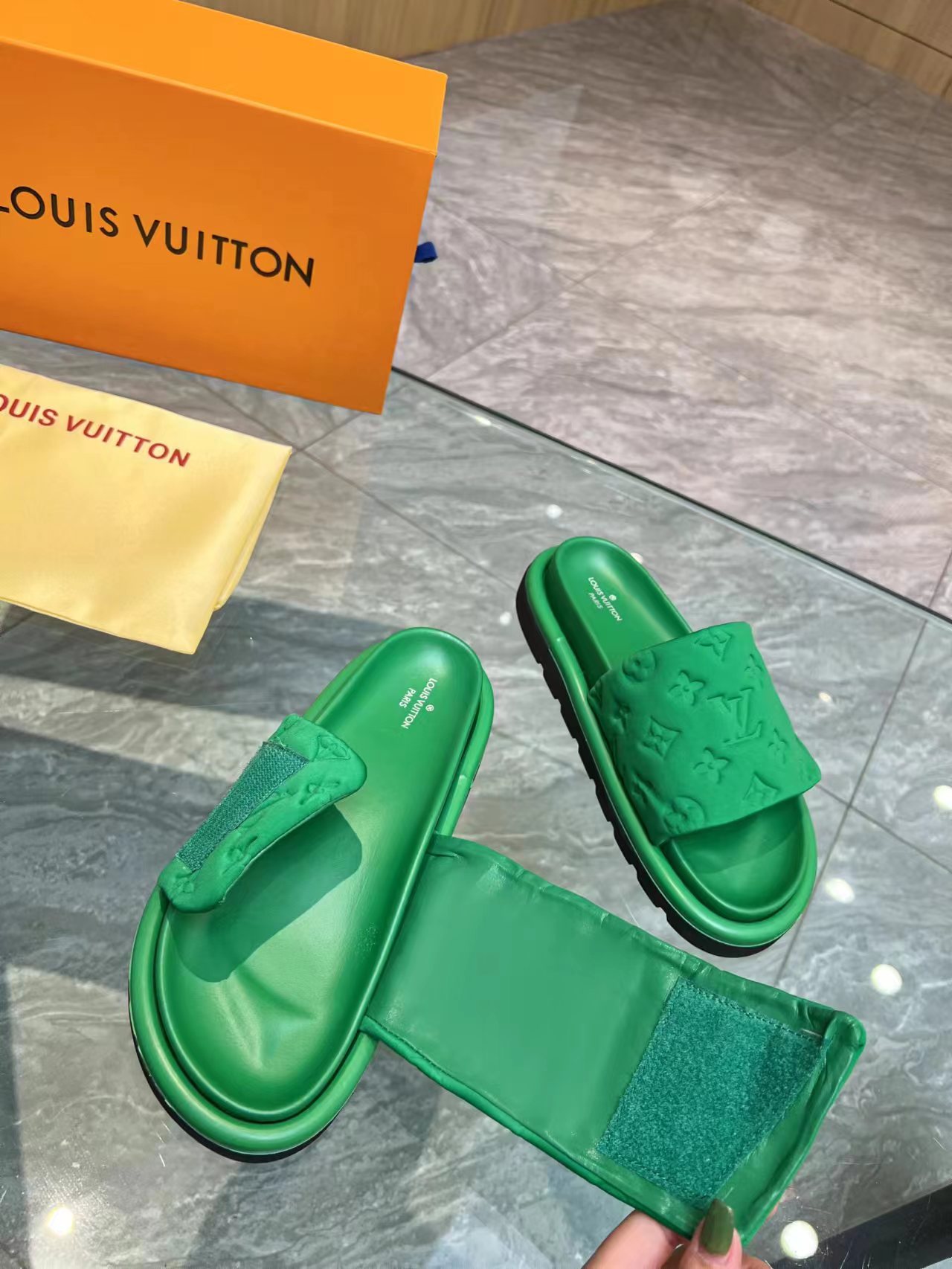 LOUIS VUITTON SLIDES