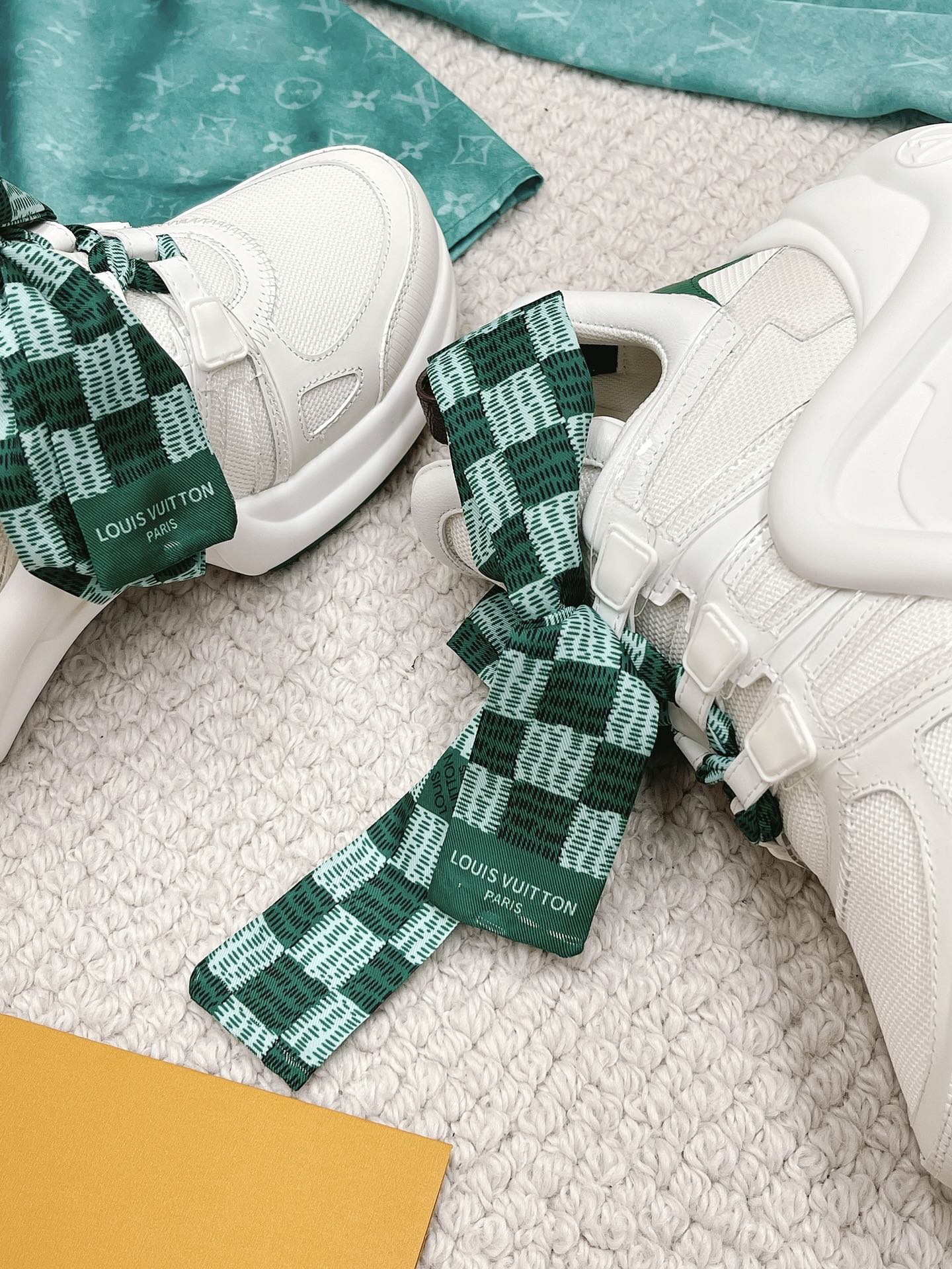 LOUIS VUITTON SNEAKERS