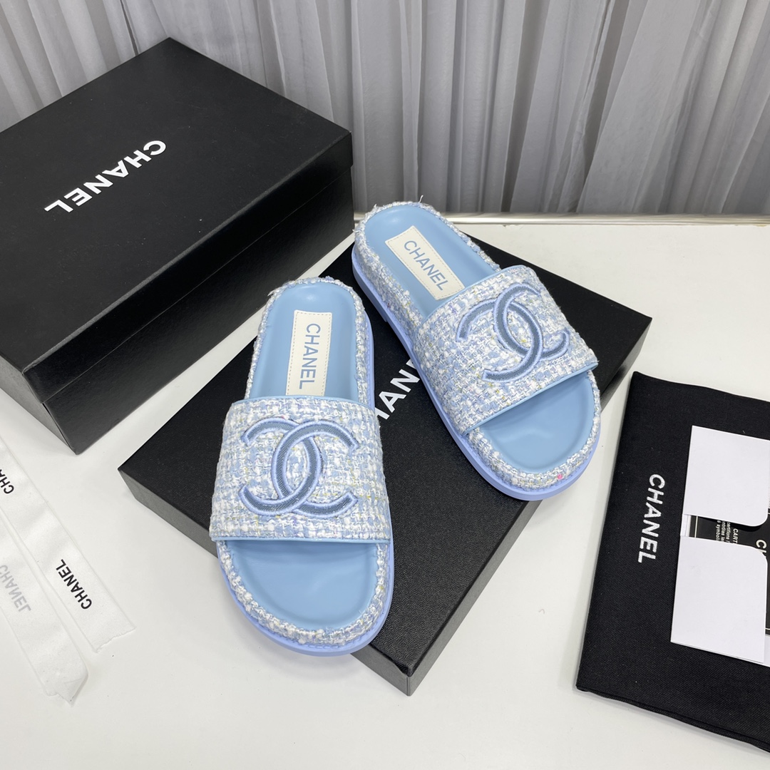 CHANEL SLIDES
