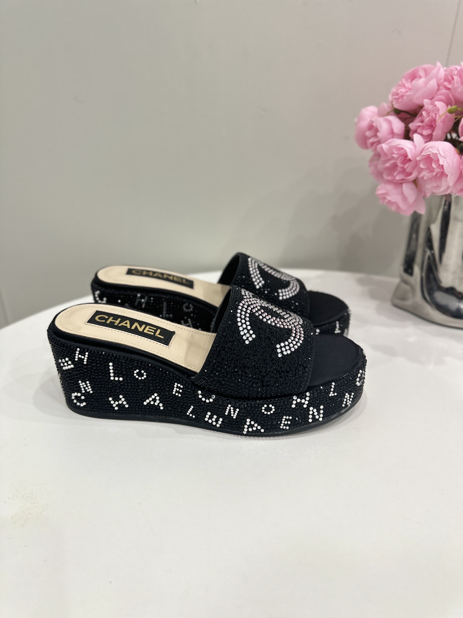 CHANEL SLIDES
