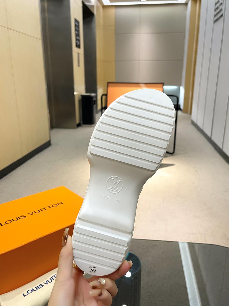 LOUIS VUITTON SANDALS