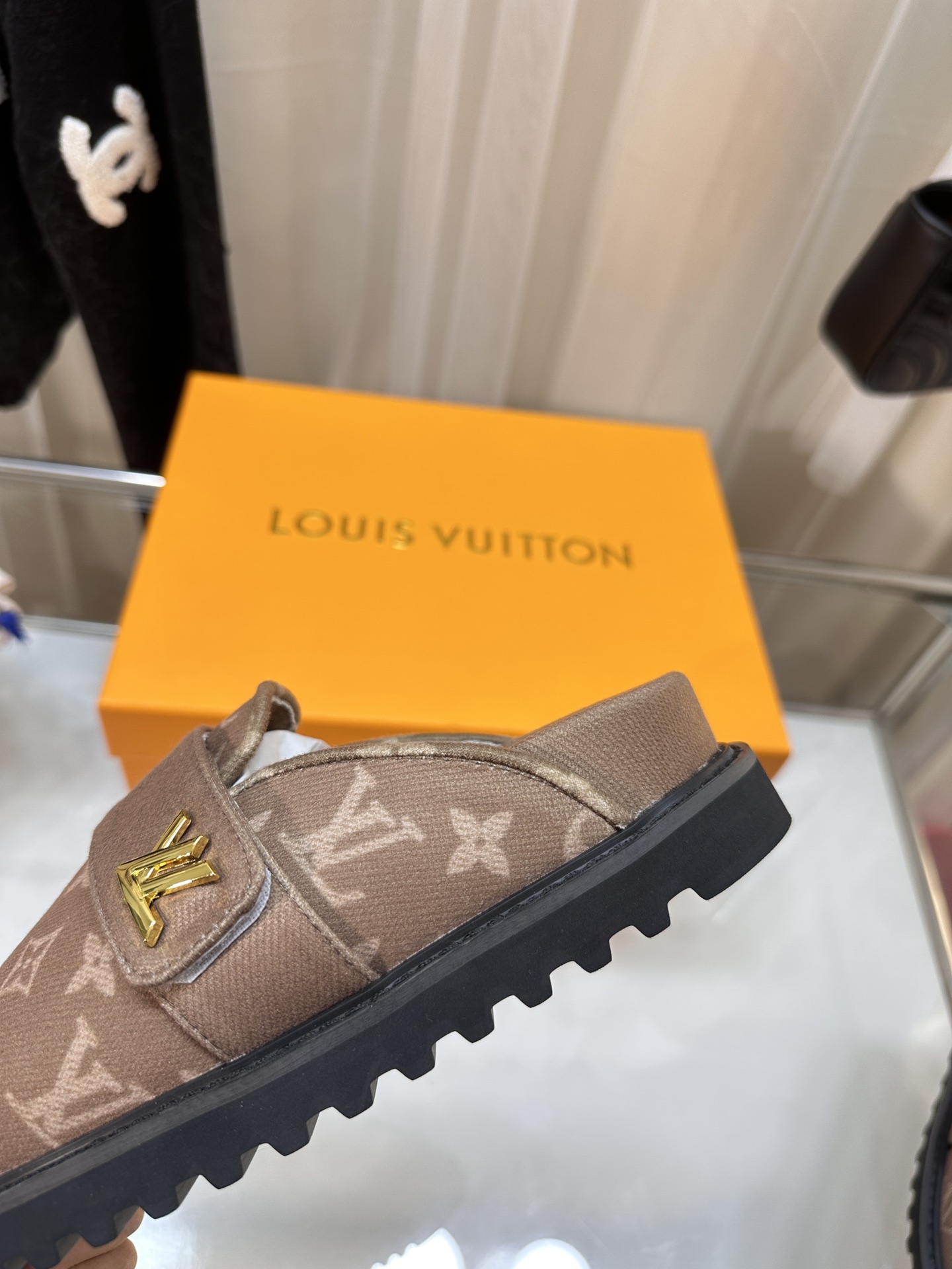 LOUIS VUITTON SLIDES