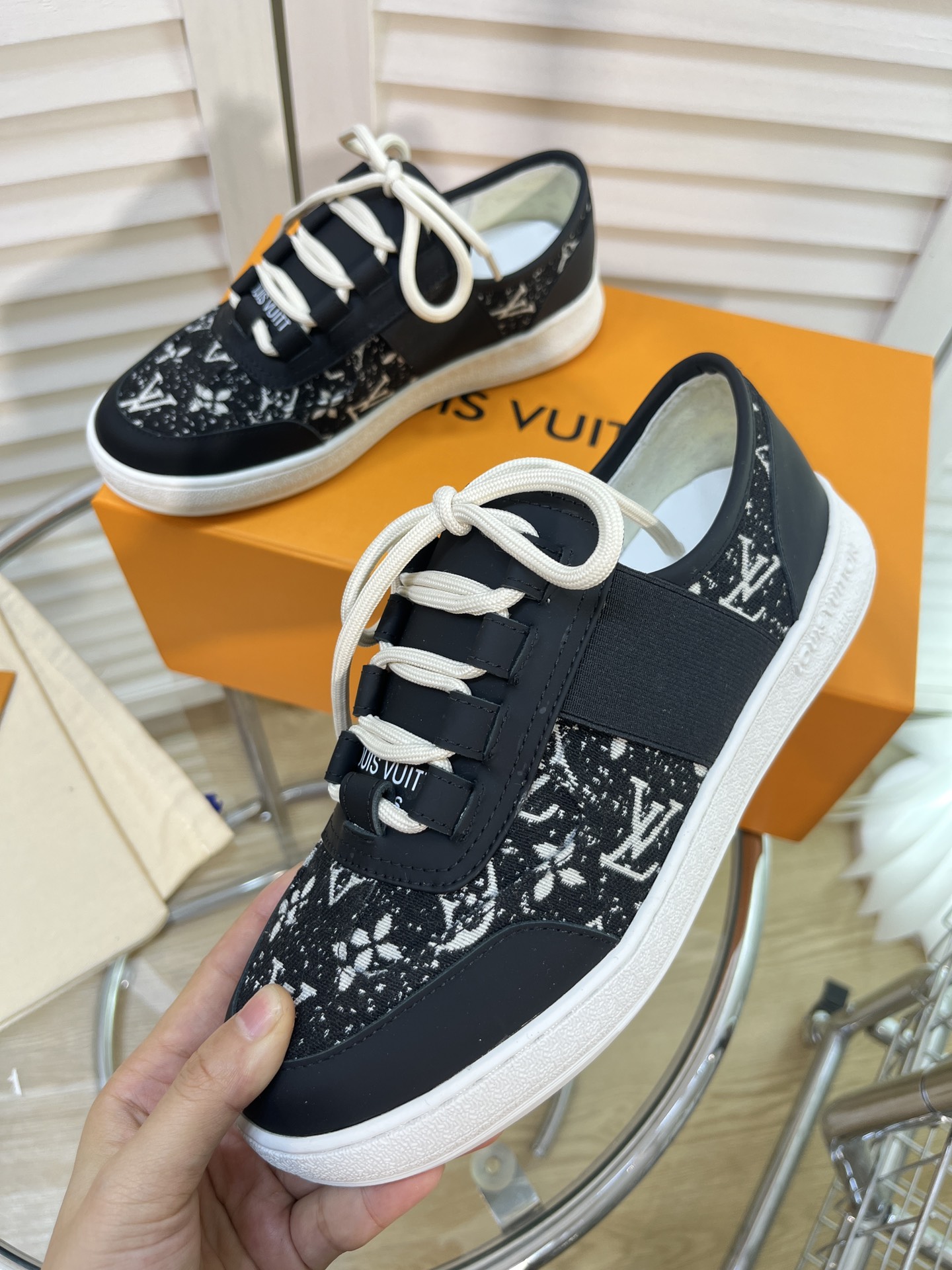 LOUIS VUITTON SNEAKERS