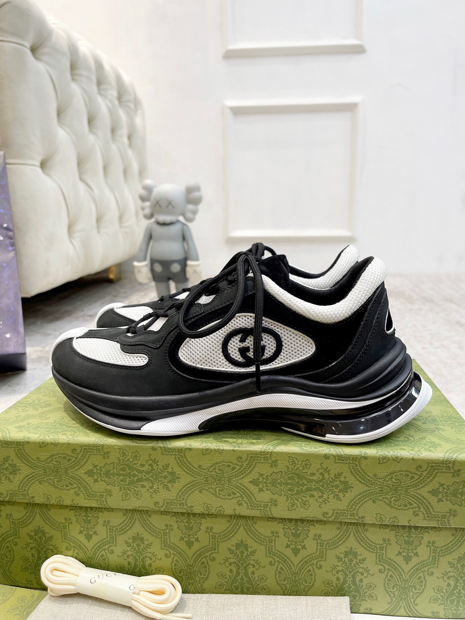 WOMEN'S GUCCI RUN SNEAKER