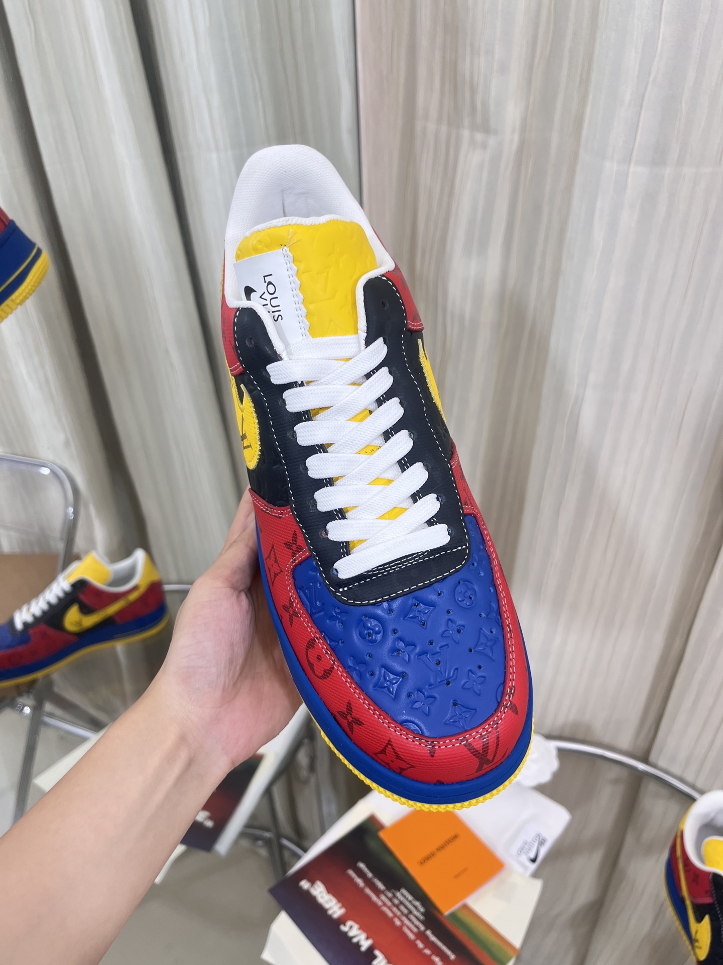 LOUIS VUITTON SNEAKERS