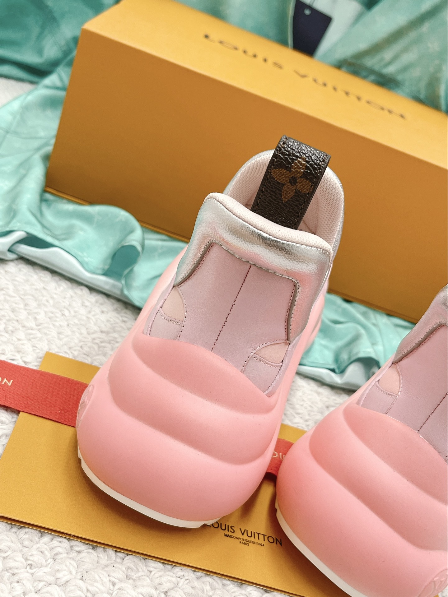 LOUIS VUITTON SNEAKERS