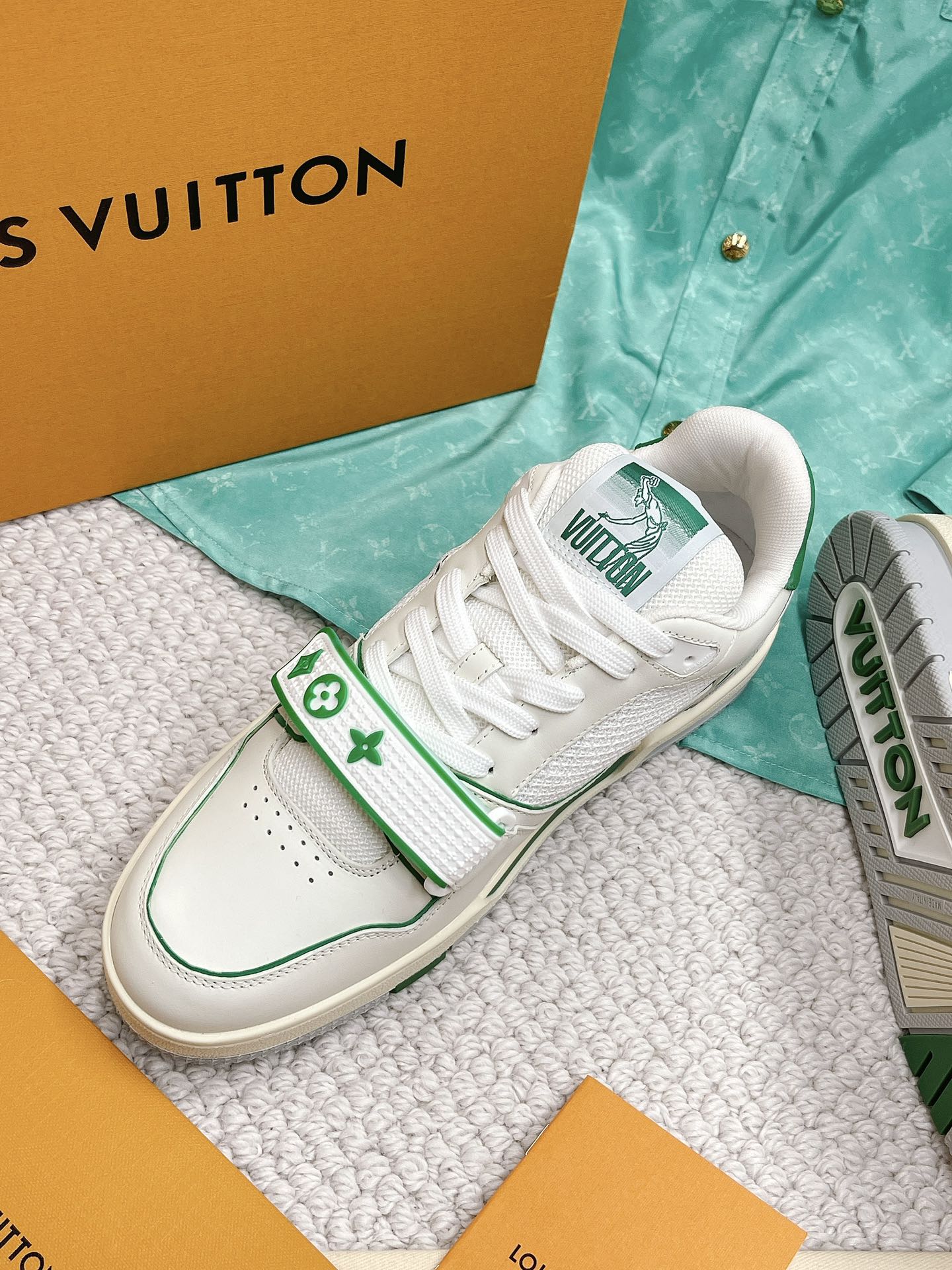 LOUIS VUITTON SNEAKERS