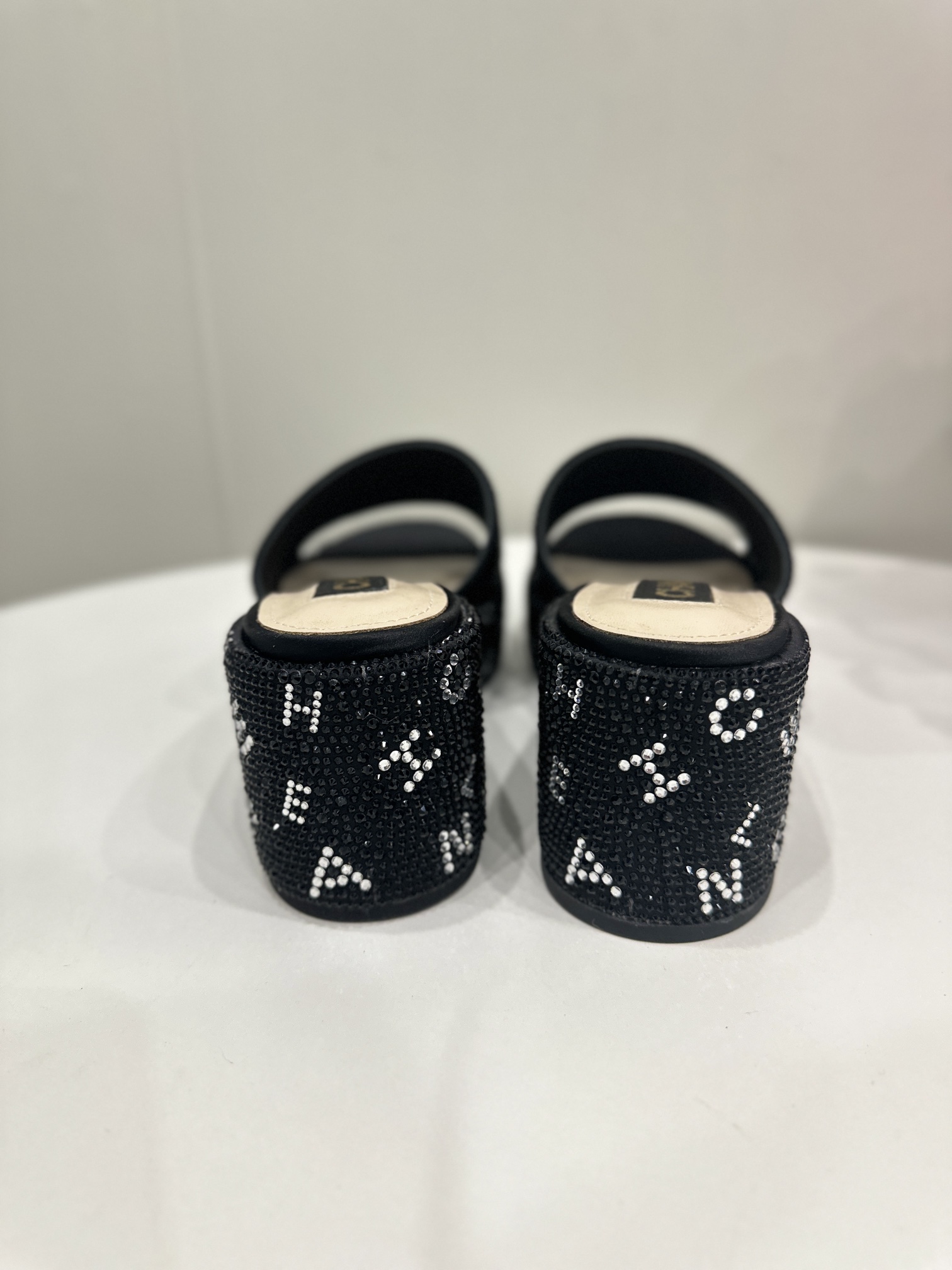 CHANEL SLIDES