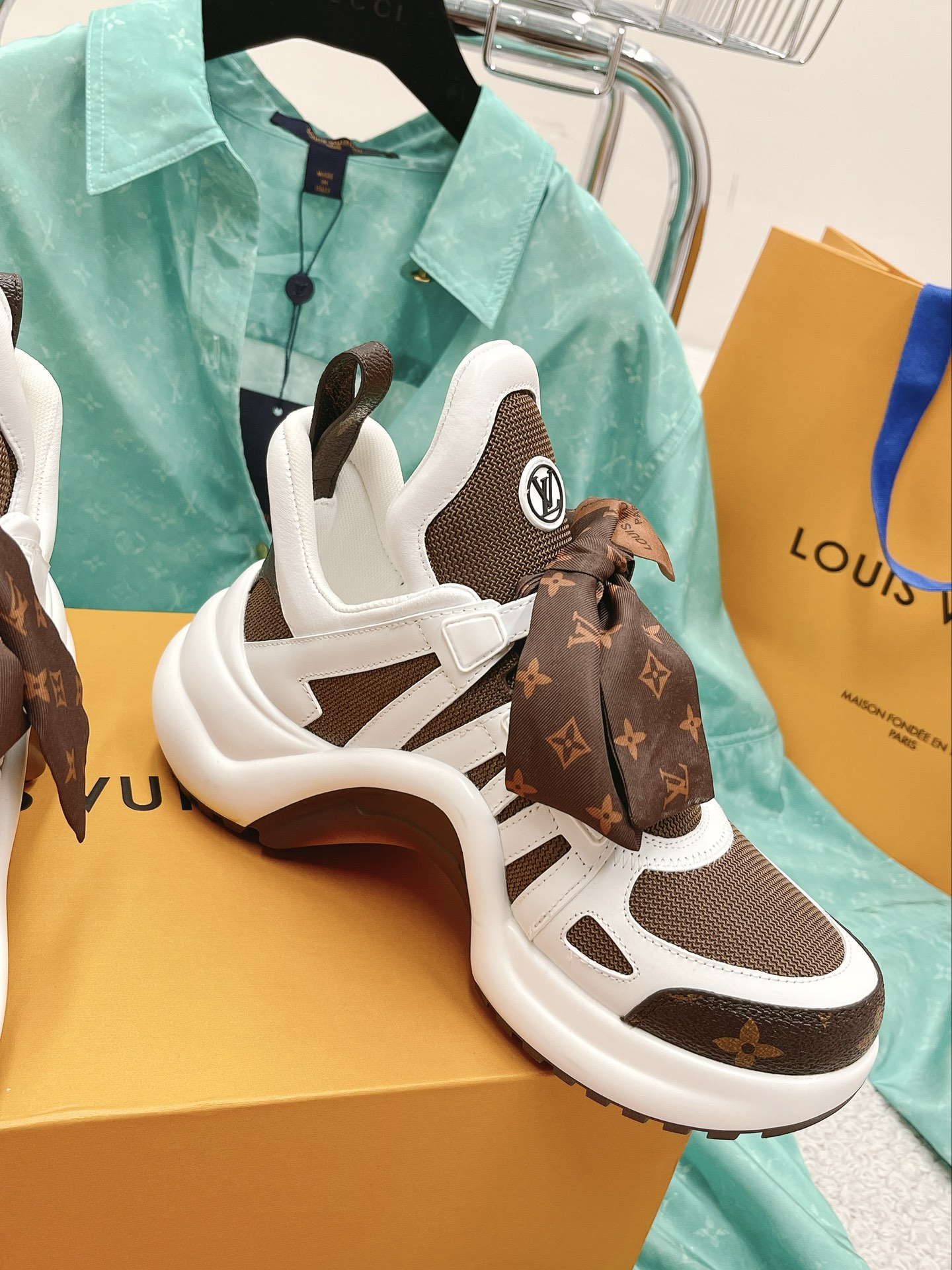 LOUIS VUITTON SNEAKERS