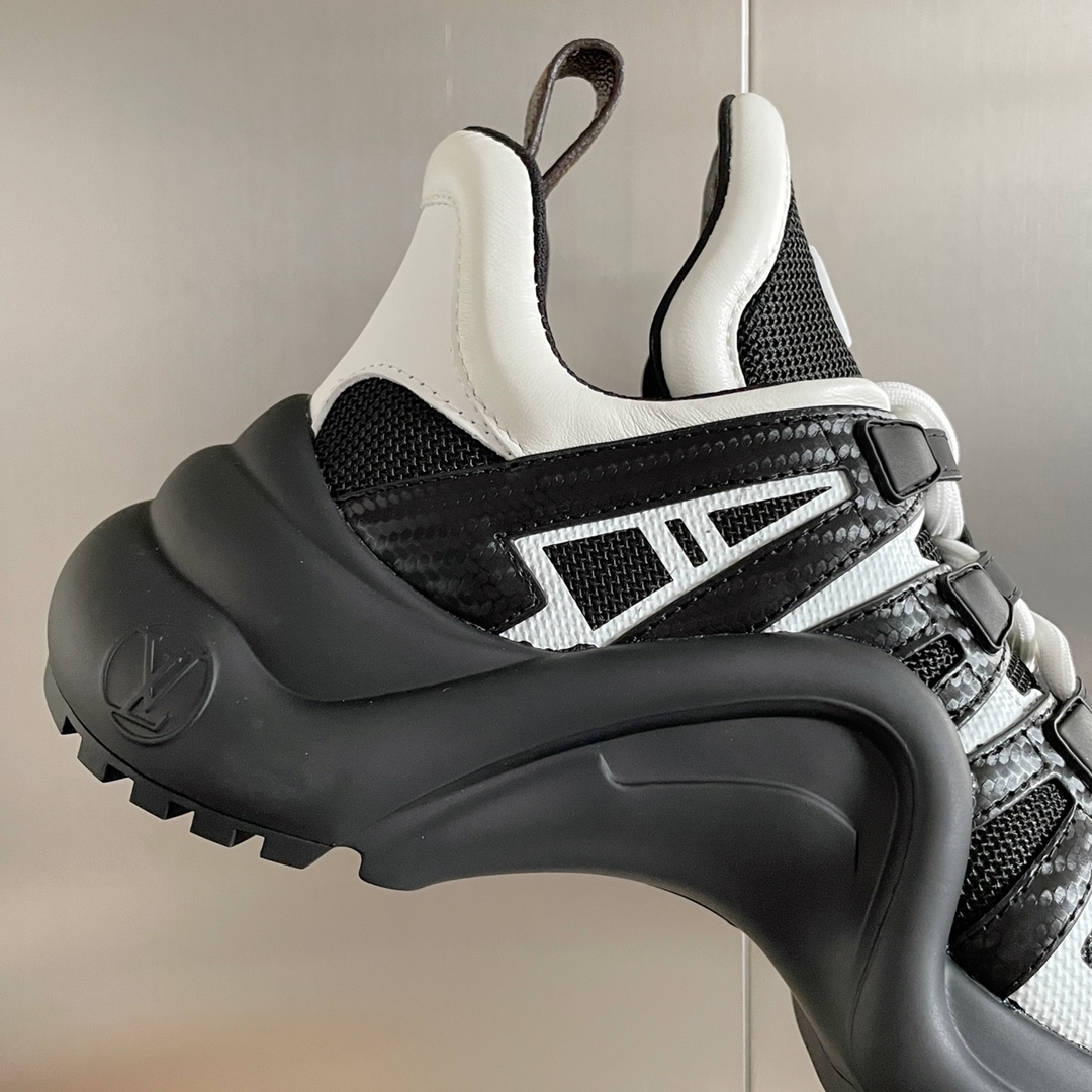 LOUIS VUITTON SNEAKERS