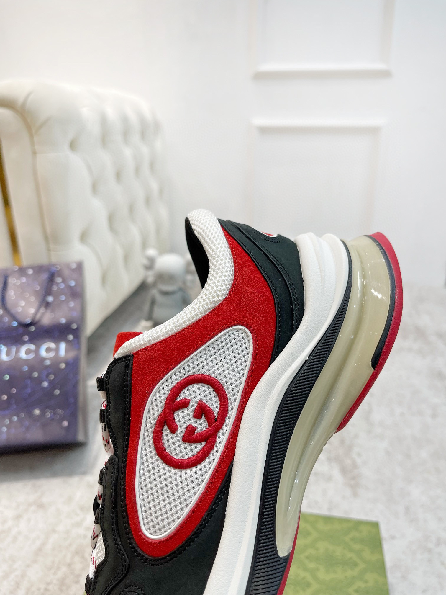 WOMEN'S GUCCI RUN SNEAKER