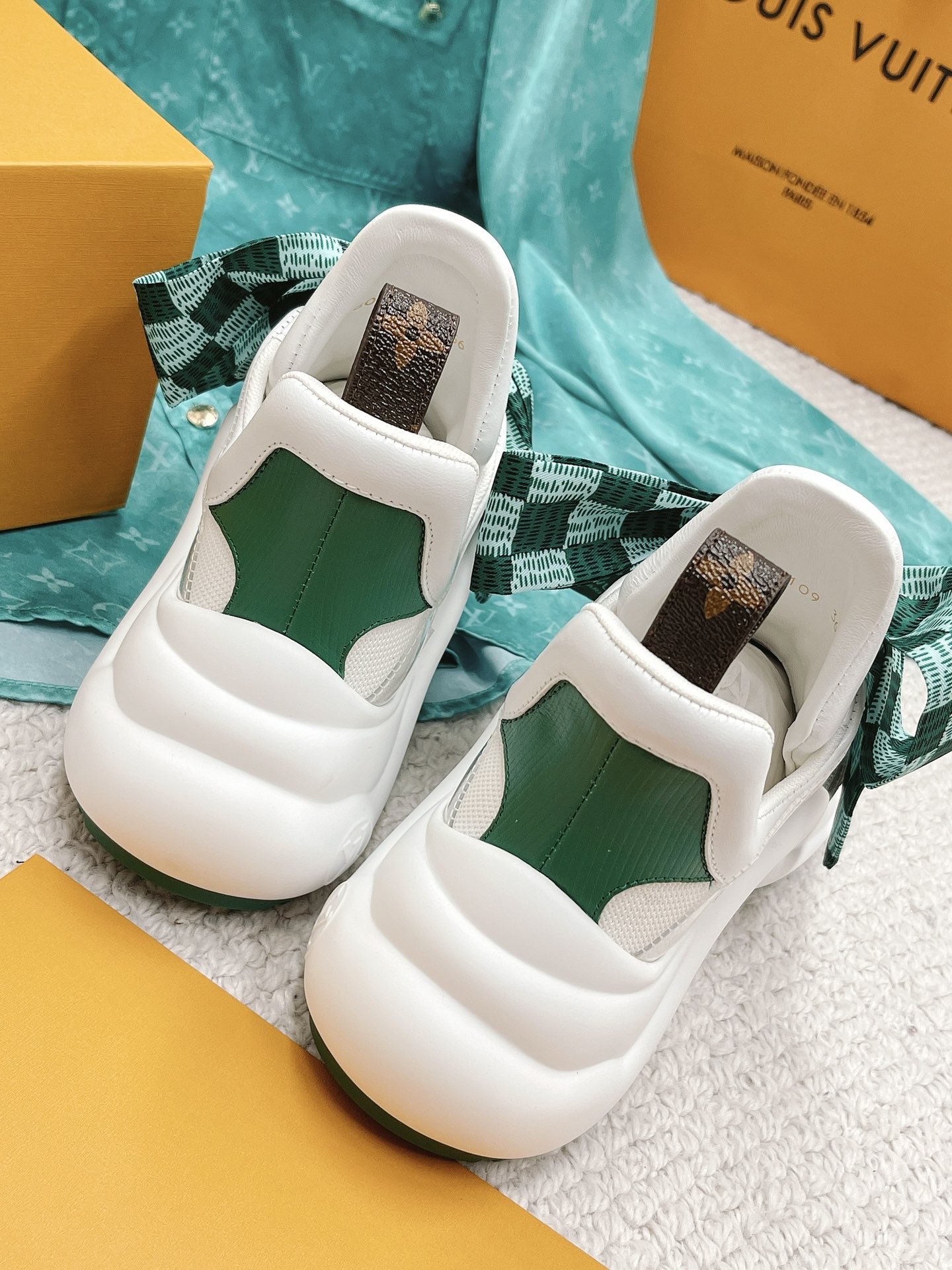 LOUIS VUITTON SNEAKERS