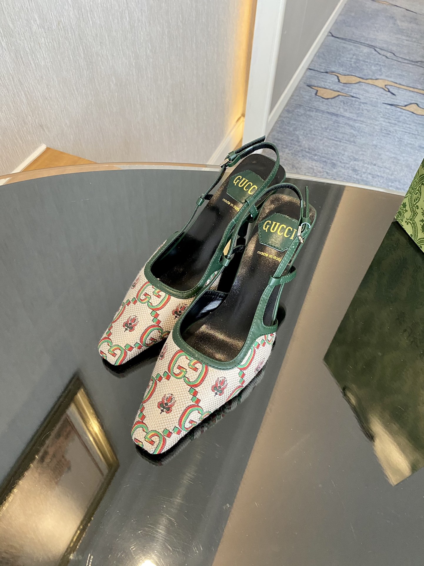 GUCCI SANDALS