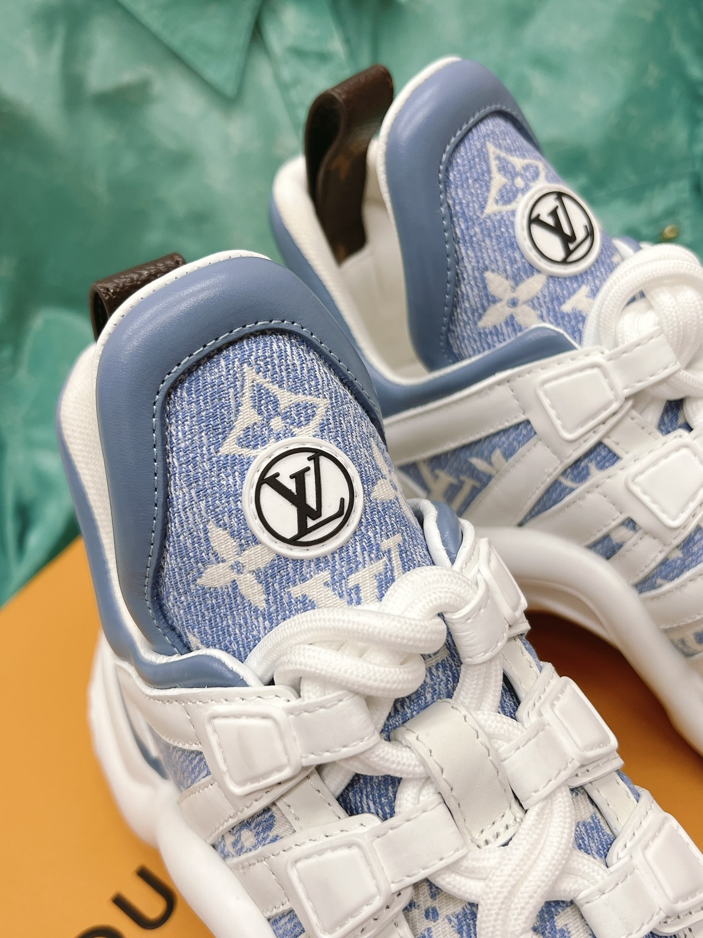 LOUIS VUITTON SNEAKERS