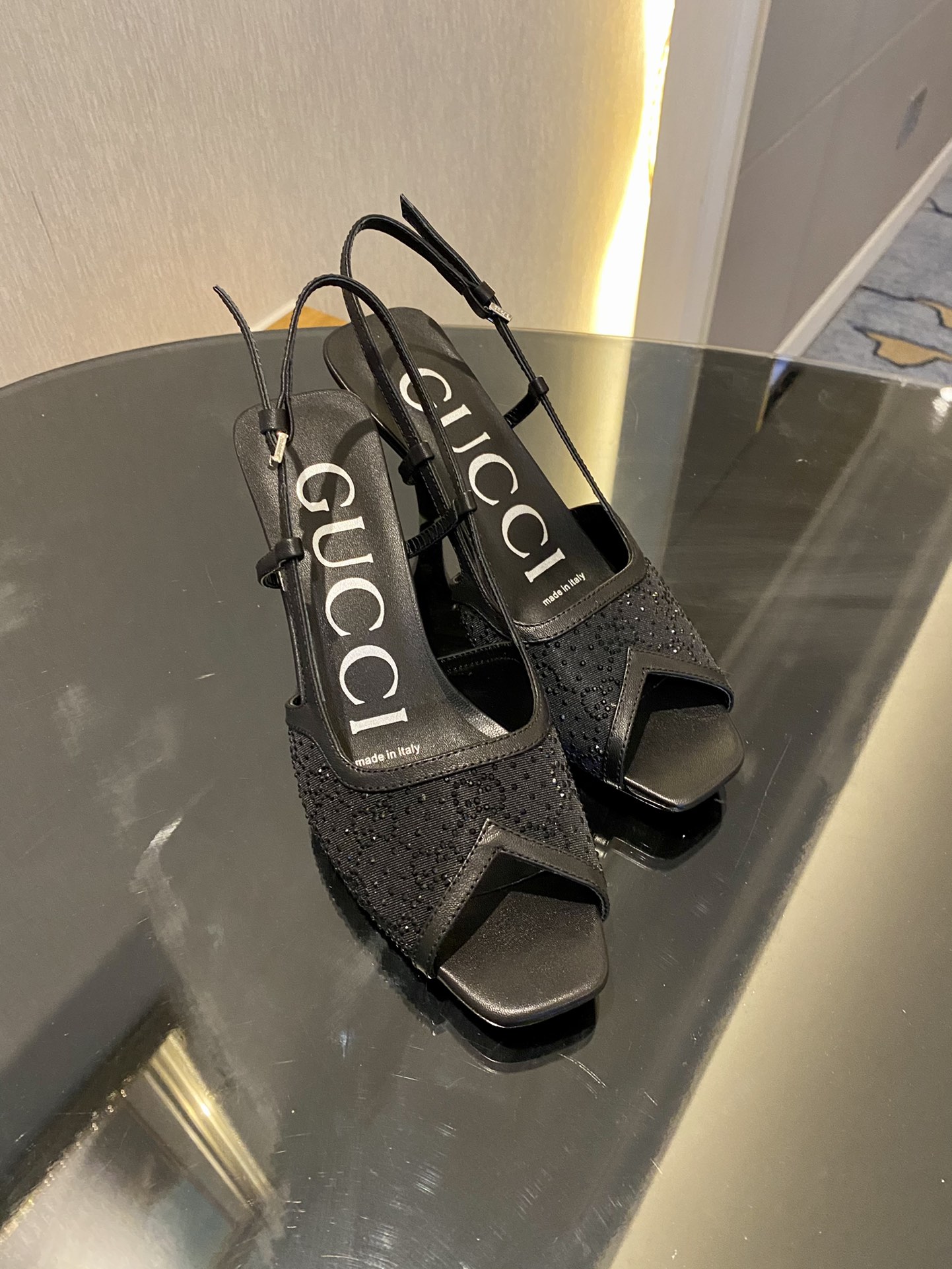GUCCI SANDALS