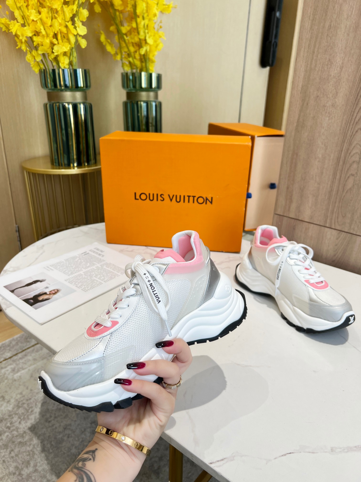 LOUIS VUITTON SNEAKERS