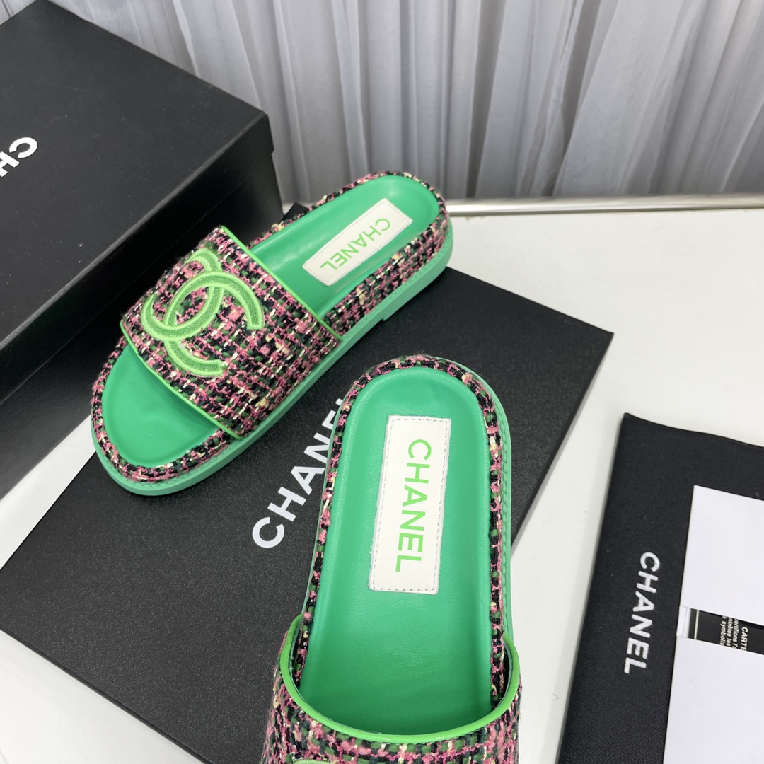 CHANEL SLIDES