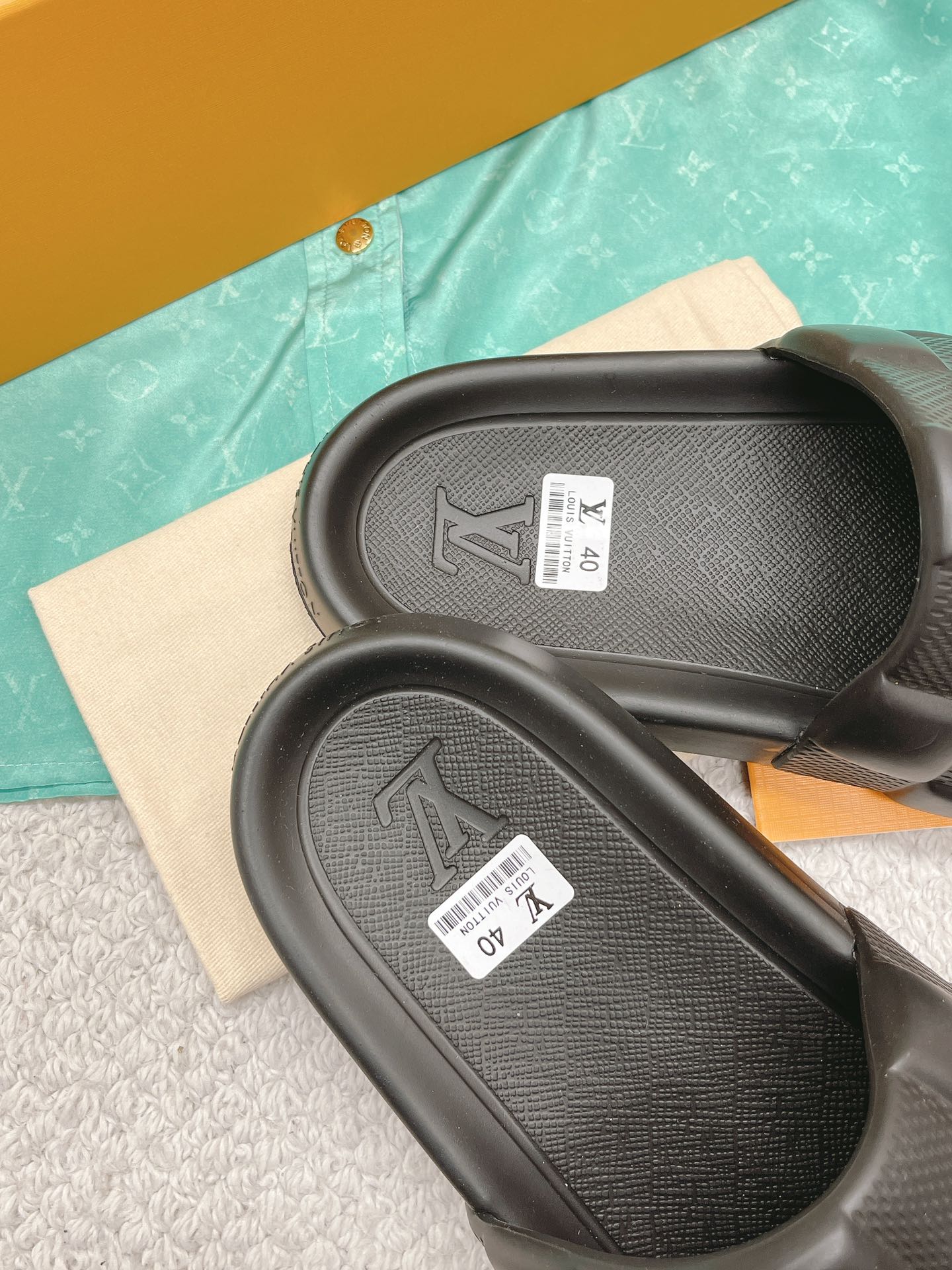 LOUIS VUITTON SLIDES