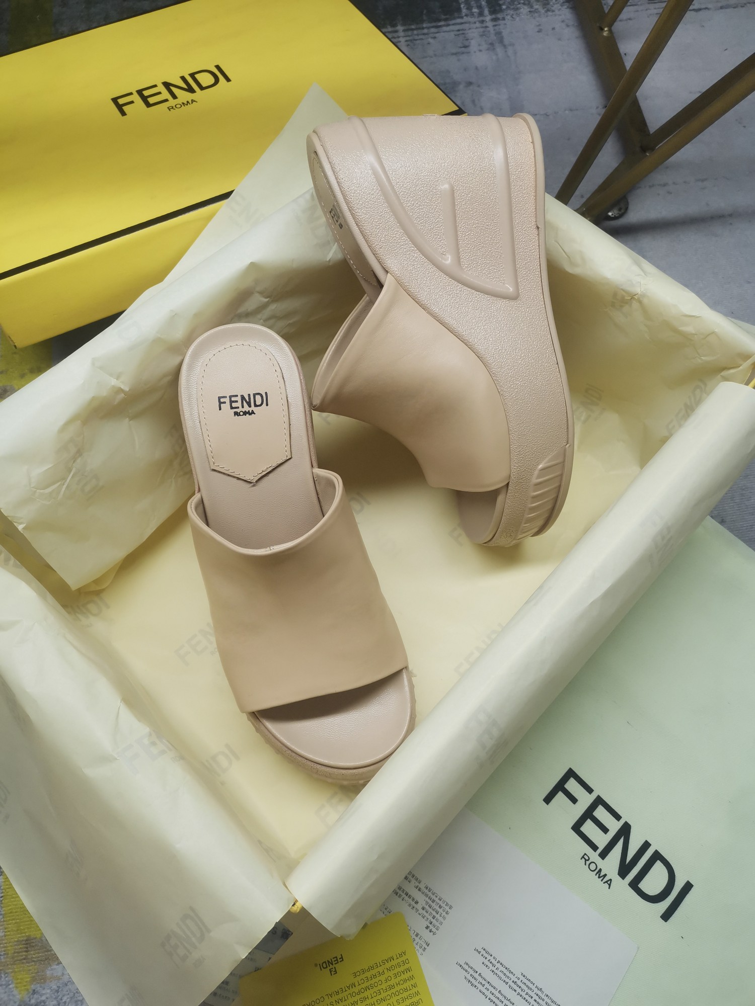 FENDI SLIDES