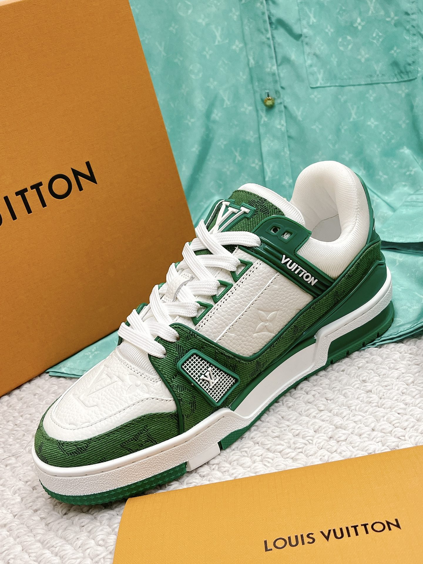 LOUIS VUITTON SNEAKERS