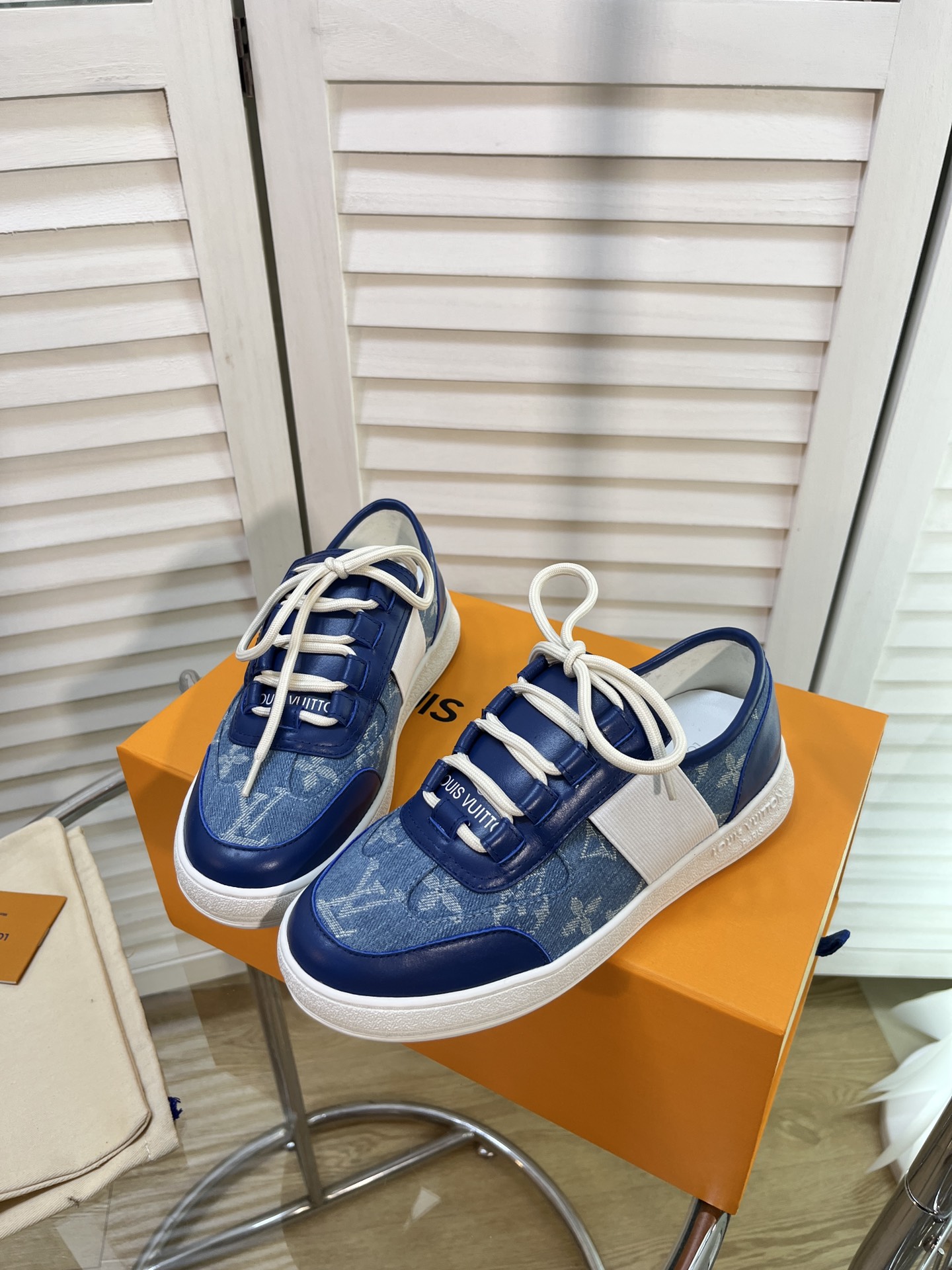 LOUIS VUITTON SNEAKERS