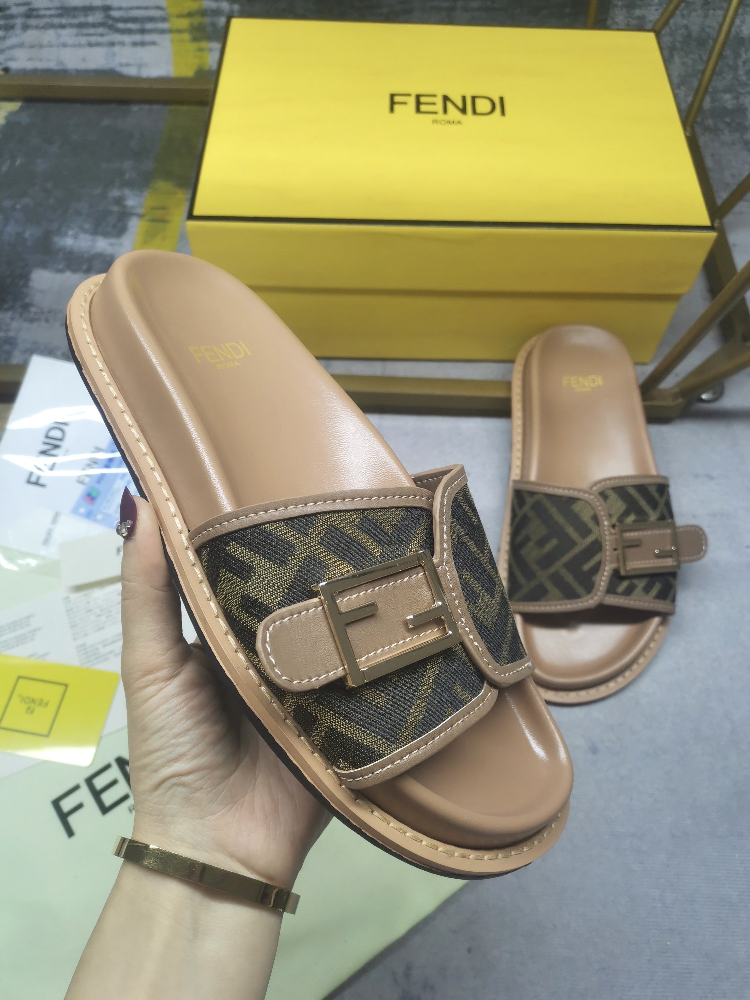 FENDI SLIDES