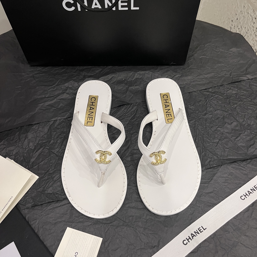 CHANEL SLIDES