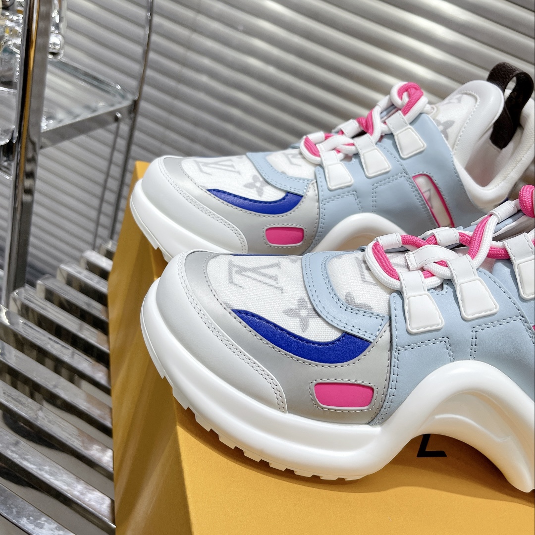 LOUIS VUITTON SNEAKERS