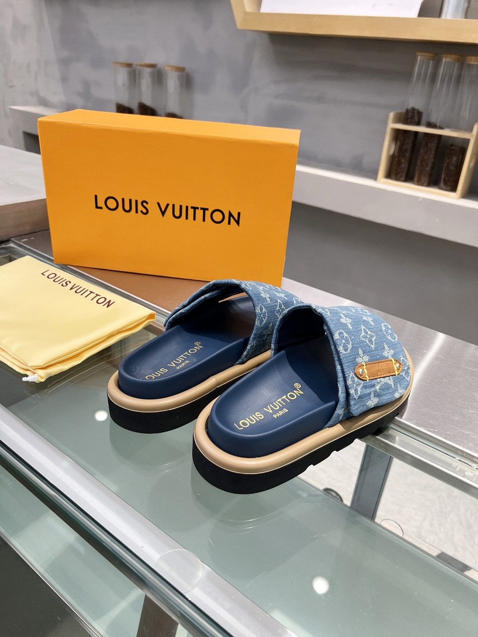 LOUIS VUITTON SLIDES