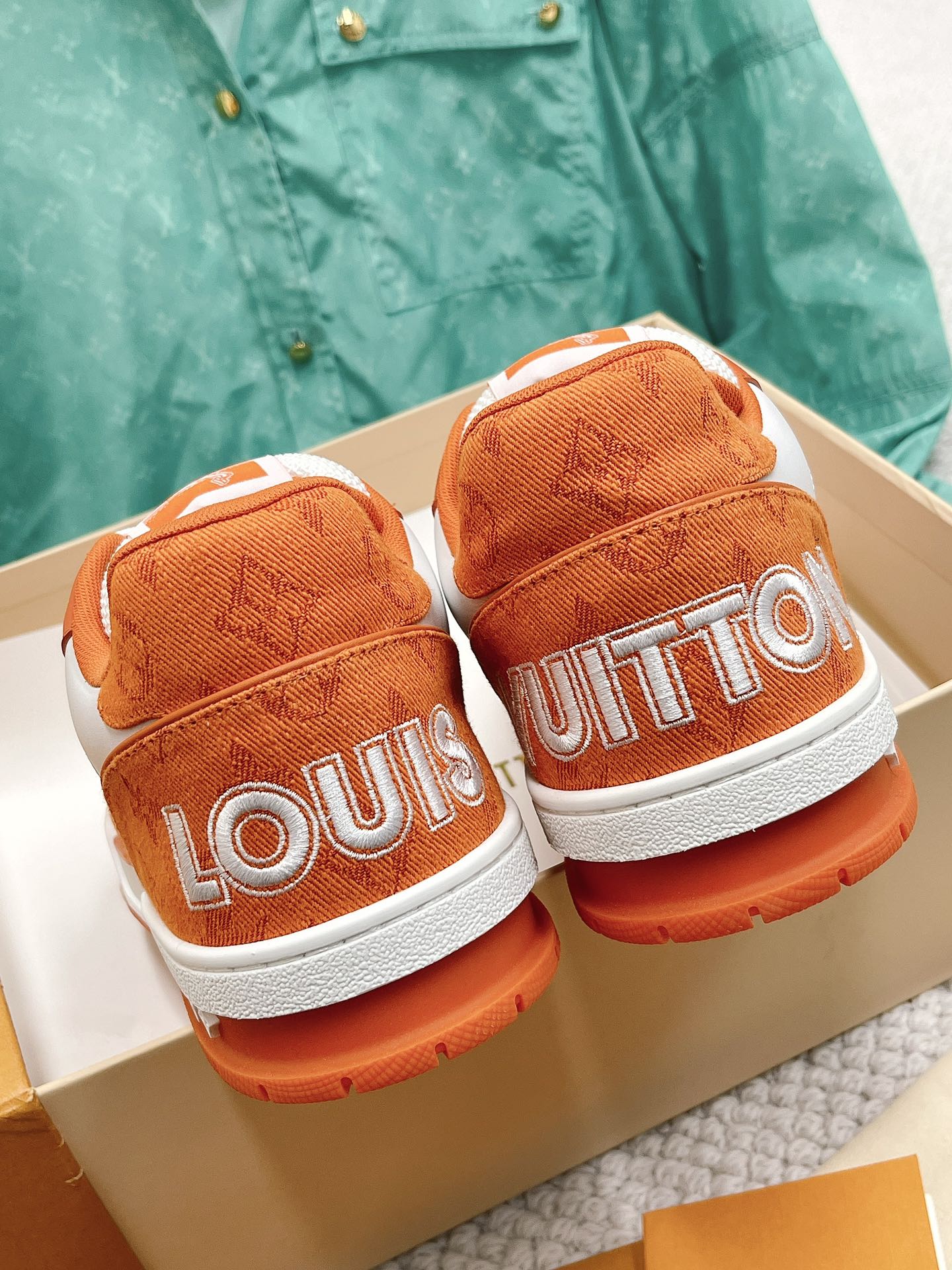 LOUIS VUITTON SNEAKERS