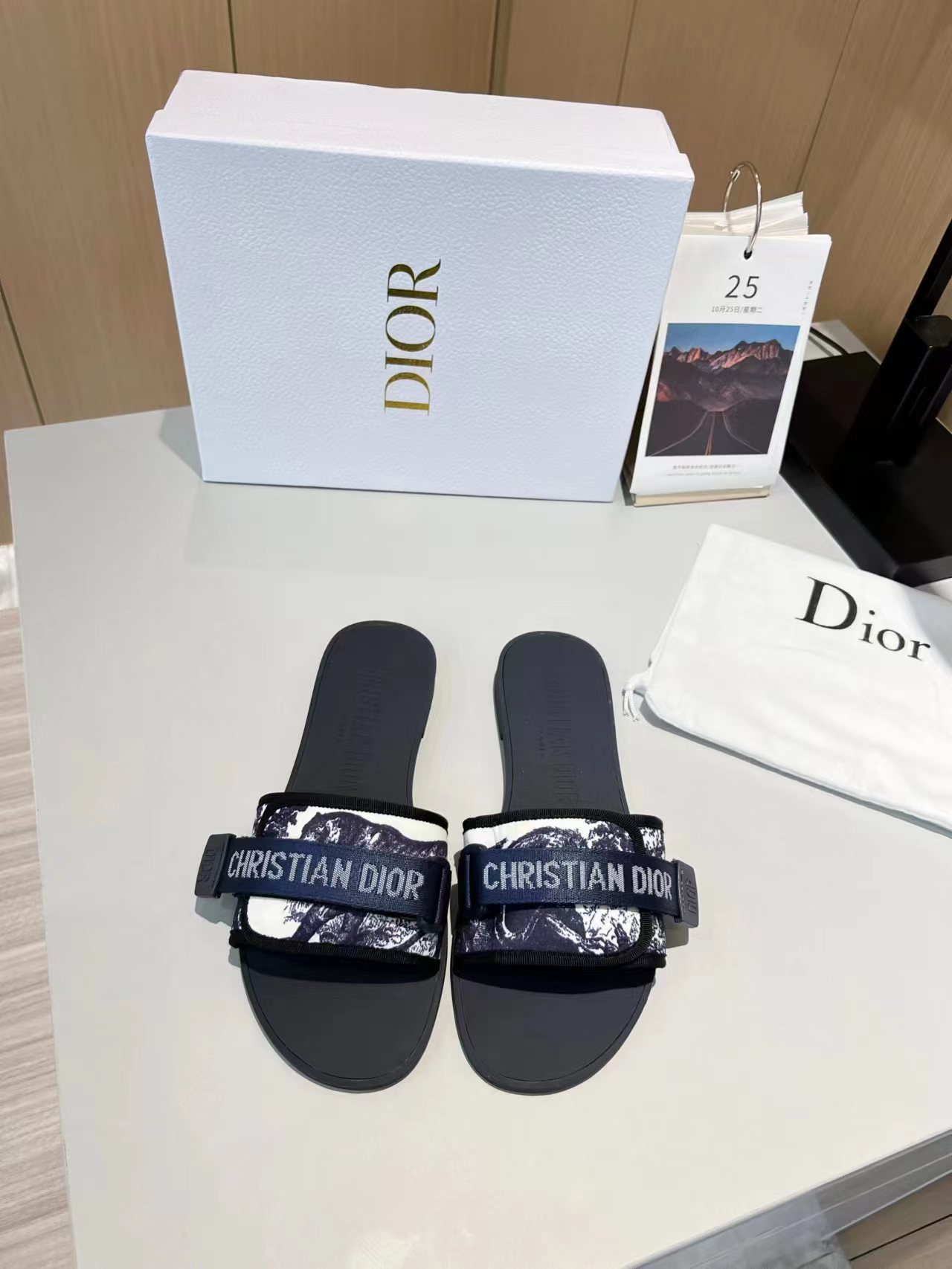 DIOR SLIDES