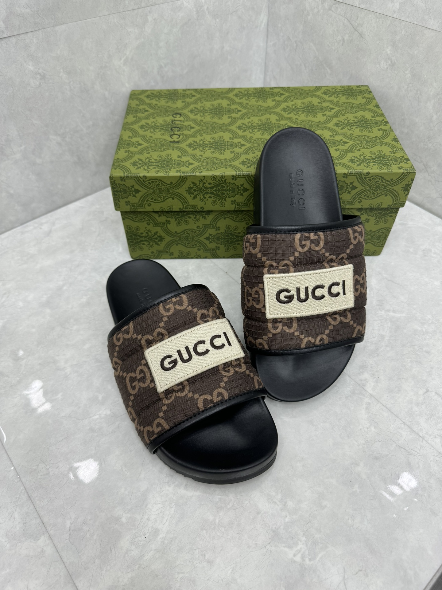 GUCCI SLIDES