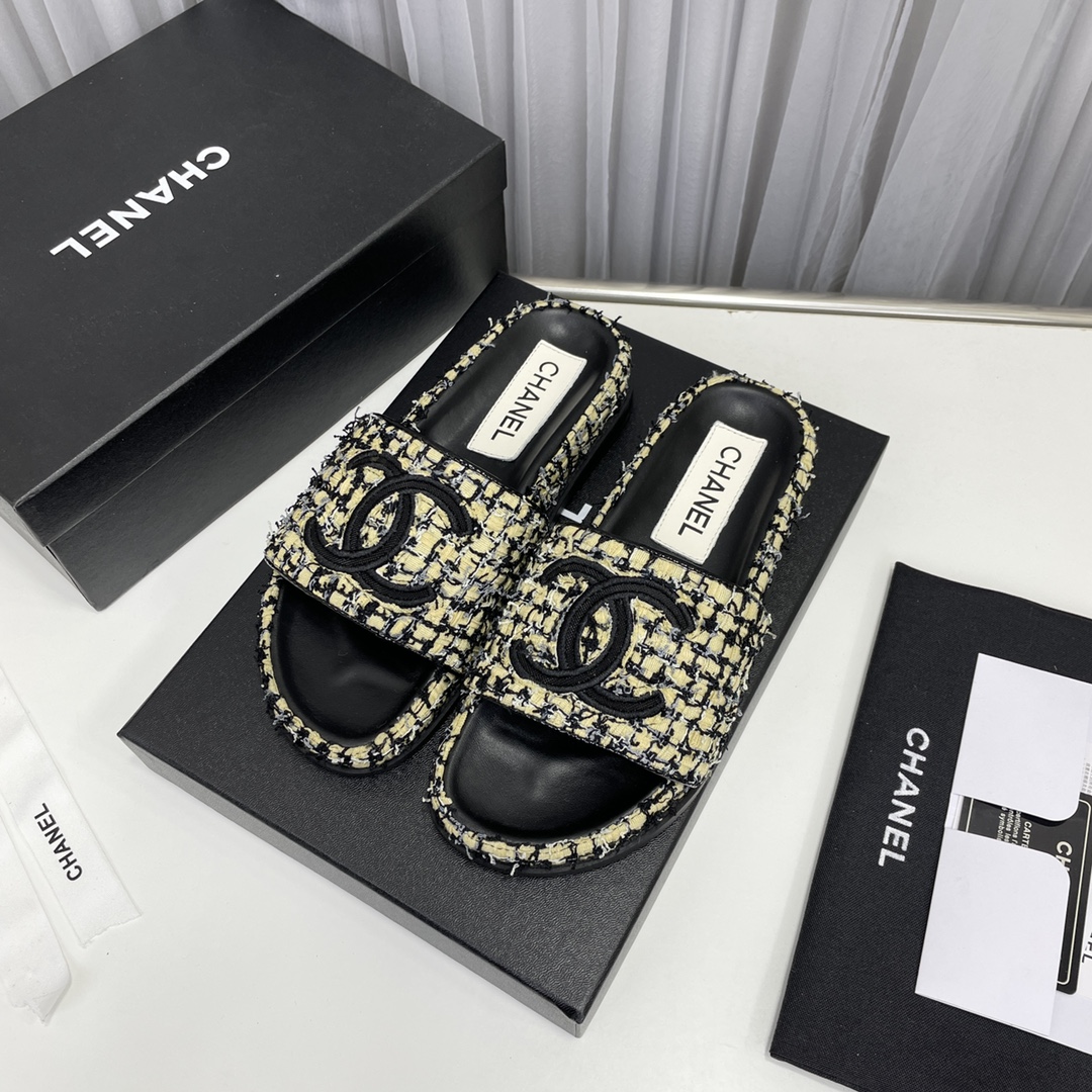 CHANEL SLIDES