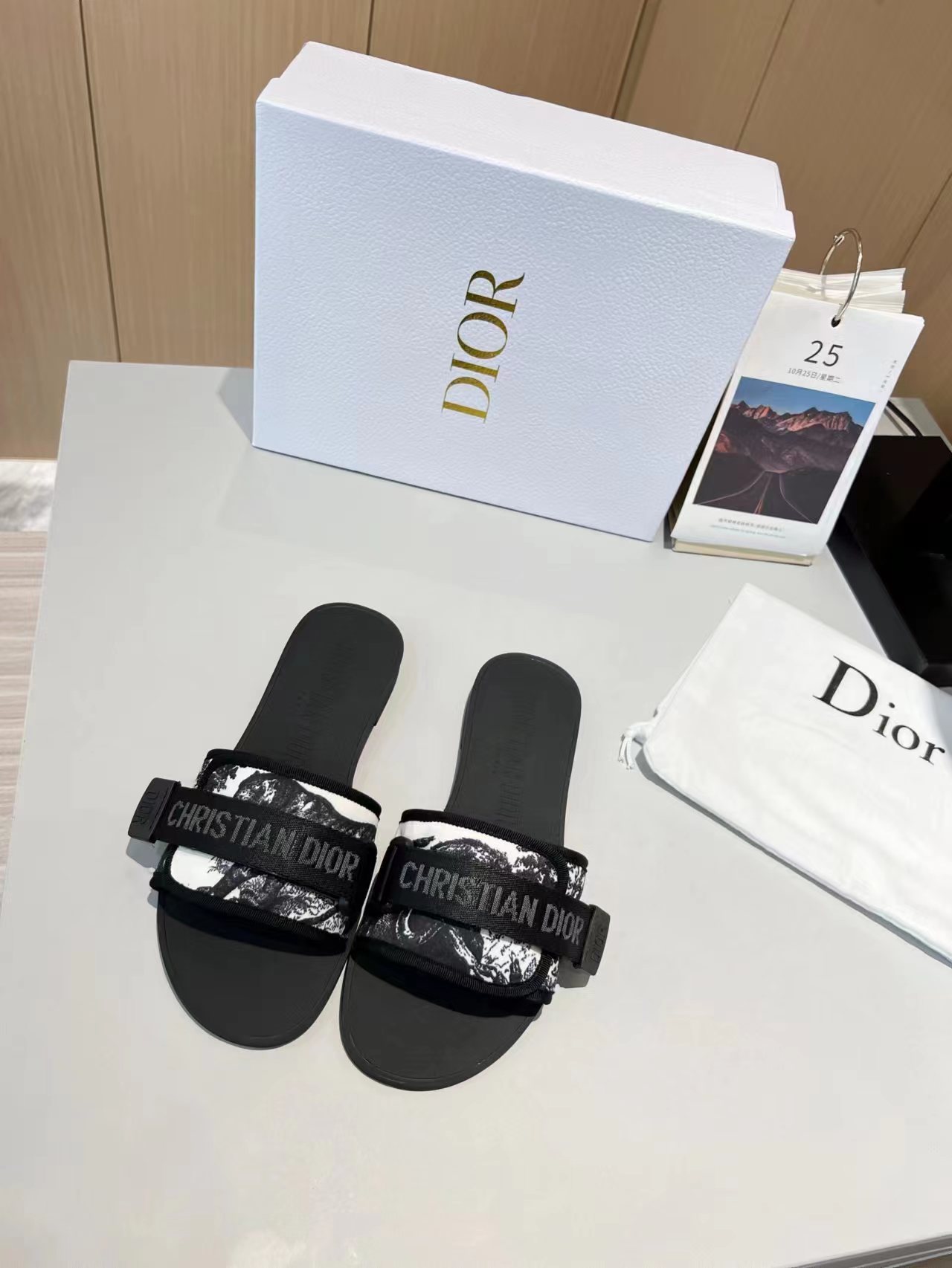 DIOR SLIDES