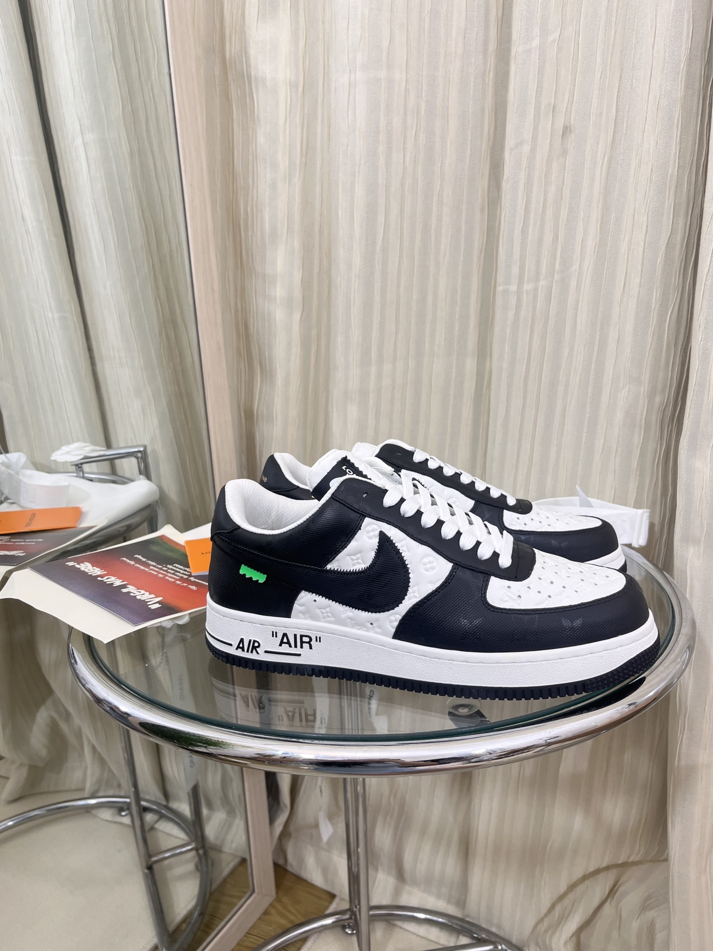 LOUIS VUITTON SNEAKERS