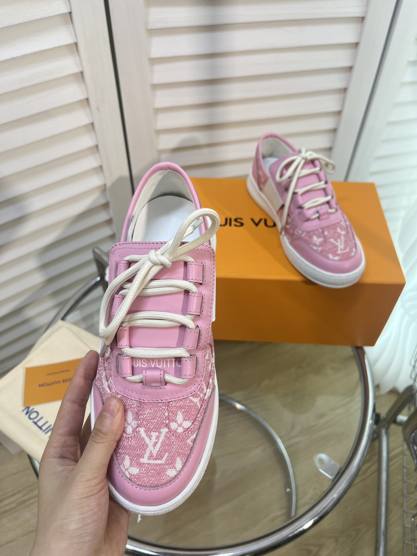 LOUIS VUITTON SNEAKERS