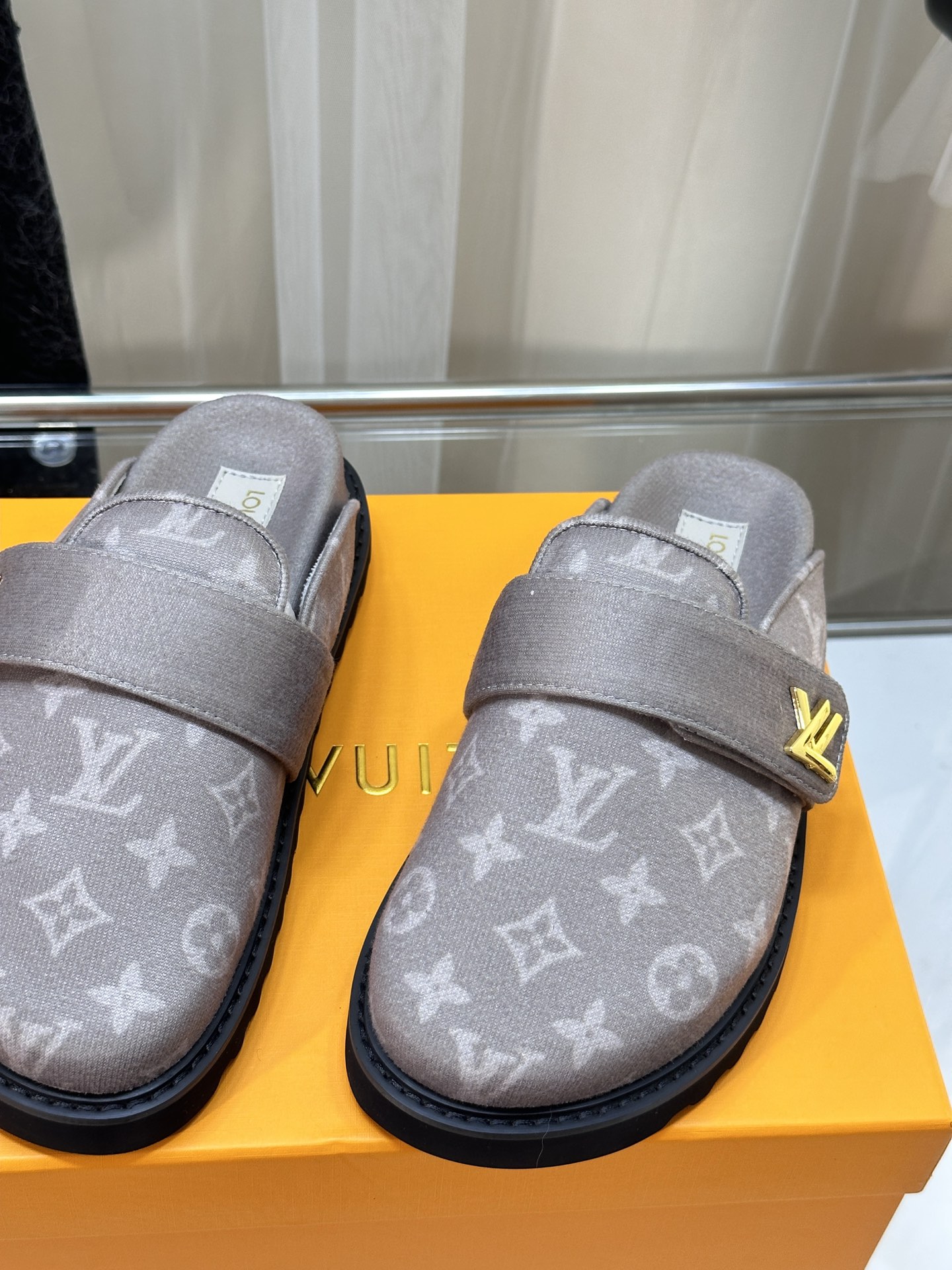LOUIS VUITTON SLIDES