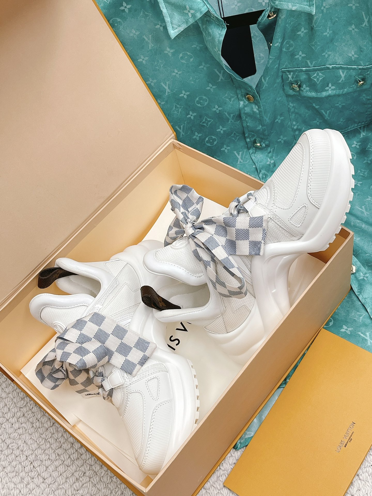LOUIS VUITTON SNEAKERS